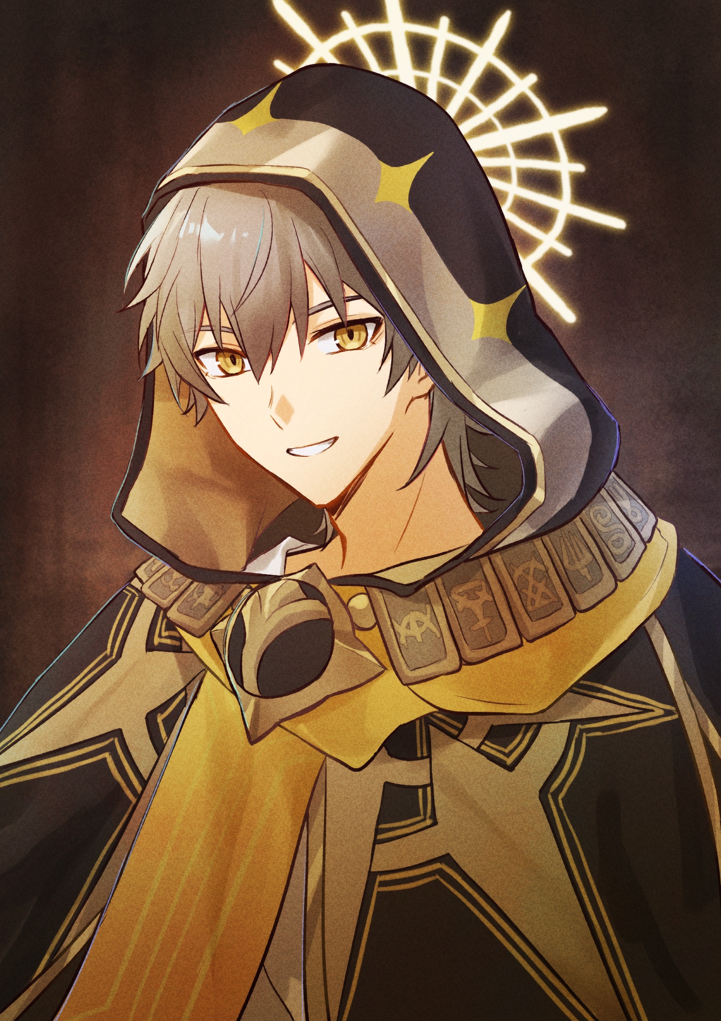 rune (rne at), caelus (honkai: star rail), trailblazer (honkai: star rail), honkai: star rail, honkai (series), commentary request, highres, 1boy, black cape, brown background, cape, grey hair, hair between eyes, halo, halo behind head, hood, hooded cape, looking at viewer, male focus, scarf, short hair, simple background, smile, solo, teeth, upper body, yellow eyes, yellow halo, yellow scarf
