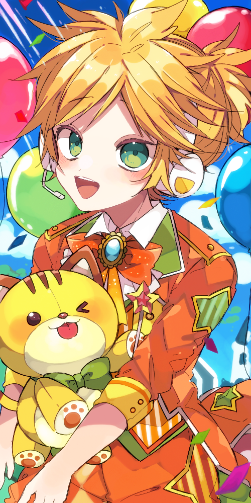 kaho 0102, kagamine len, wonderlands x showtime len, project sekai, vocaloid, commentary request, 1boy, :d, balloon, blonde hair, blue background, blush, bow, bowtie, green eyes, headset, jacket, long sleeves, looking at viewer, male focus, open mouth, orange bow, orange bowtie, orange jacket, short hair, smile, solo, stuffed animal, stuffed cat, stuffed toy, upper body