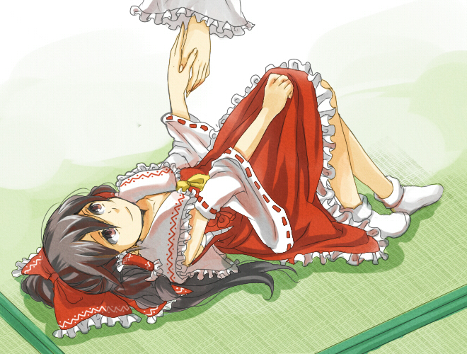 nugaa, hakurei reimu, yakumo yukari, touhou, 2girls, female focus, holding hands, lying, multiple girls, on back, socks