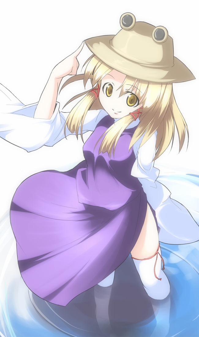 asakura masatoki, moriya suwako, touhou, bad id, bad pixiv id, 1girl, blonde hair, female focus, hair ribbon, hat, no nose, pointing, ribbon, short hair, skirt, smile, solo, thighhighs, wading, water, white background, yellow eyes