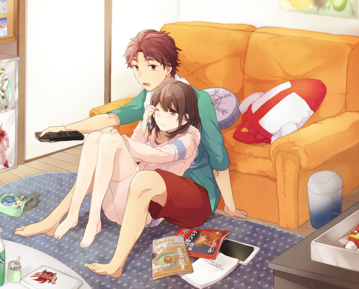 takana (nanao), senomiya akiho, yashio kaito, robotics;notes, robotics;notes dash, science adventure, 1boy, 1girl, aqua shirt, barefoot, bed, bedroom, book, brown eyes, brown hair, couch, couple, feet, hair down, indoors, long hair, loungewear, pillow, red eyes, red hair, shirt, short hair, short sleeves, shorts, sitting, sleepy