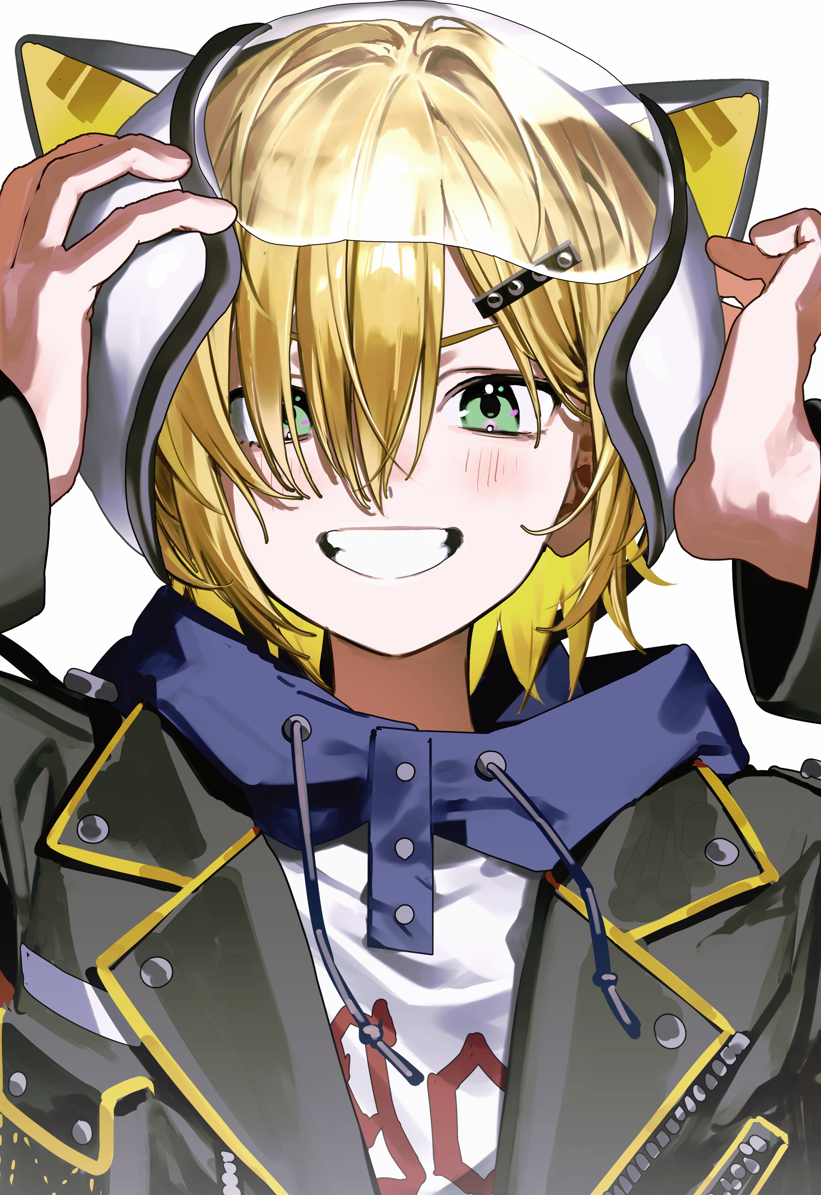 333takoyaki, uzuki kou, nijisanji, absurdres, highres, 1boy, animal ears helmet, animal helmet, black jacket, blonde hair, cat helmet, drawstring, green eyes, grin, hair between eyes, hair ornament, hairclip, helmet, hood, hood down, hoodie, jacket, looking at viewer, male focus, official alternate costume, short hair, smile, solo, upper body, uzuki kou (5th costume), virtual youtuber