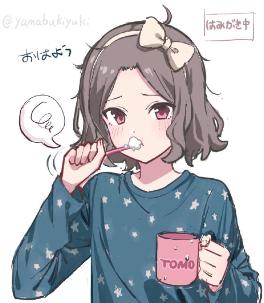 yamabukiyuki, ebizuka tomo, girls band cry, commentary, translated, 1girl, blue shirt, blush, bow, brushing teeth, cup, grey hair, hair bow, hairband, holding, holding cup, mug, pajamas, red eyes, shirt, short hair, simple background, solo, spoken squiggle, squiggle, upper body, white background
