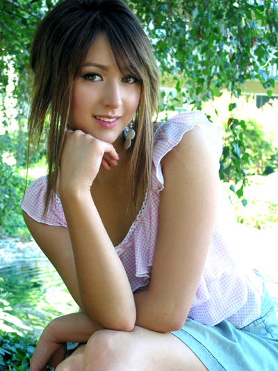 leah dizon, off-topic, photo (medium), tagme, 1girl, asian, day, female focus, solo