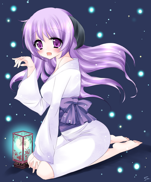 smina, usano mimio (popop), hanyuu, higurashi no naku koro ni, bad id, bad pixiv id, 00s, 1girl, female focus, horns, japanese clothes, kimono, kneeling, lantern, light particles, long hair, purple eyes, purple hair, seiza, signature, simple background, sitting, smile, solo, watermark