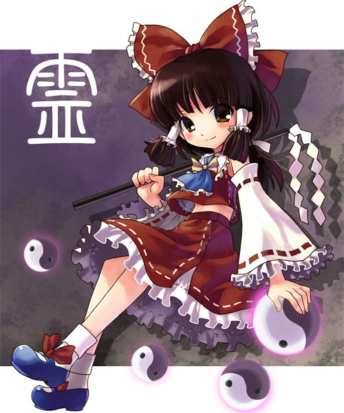 katahira masashi, hakurei reimu, touhou, 1girl, black hair, blunt bangs, blush, bow, brown eyes, brown hair, detached sleeves, female focus, frills, full body, gohei, hair bow, hair tubes, looking at viewer, midriff, short hair, smile, solo, yin yang