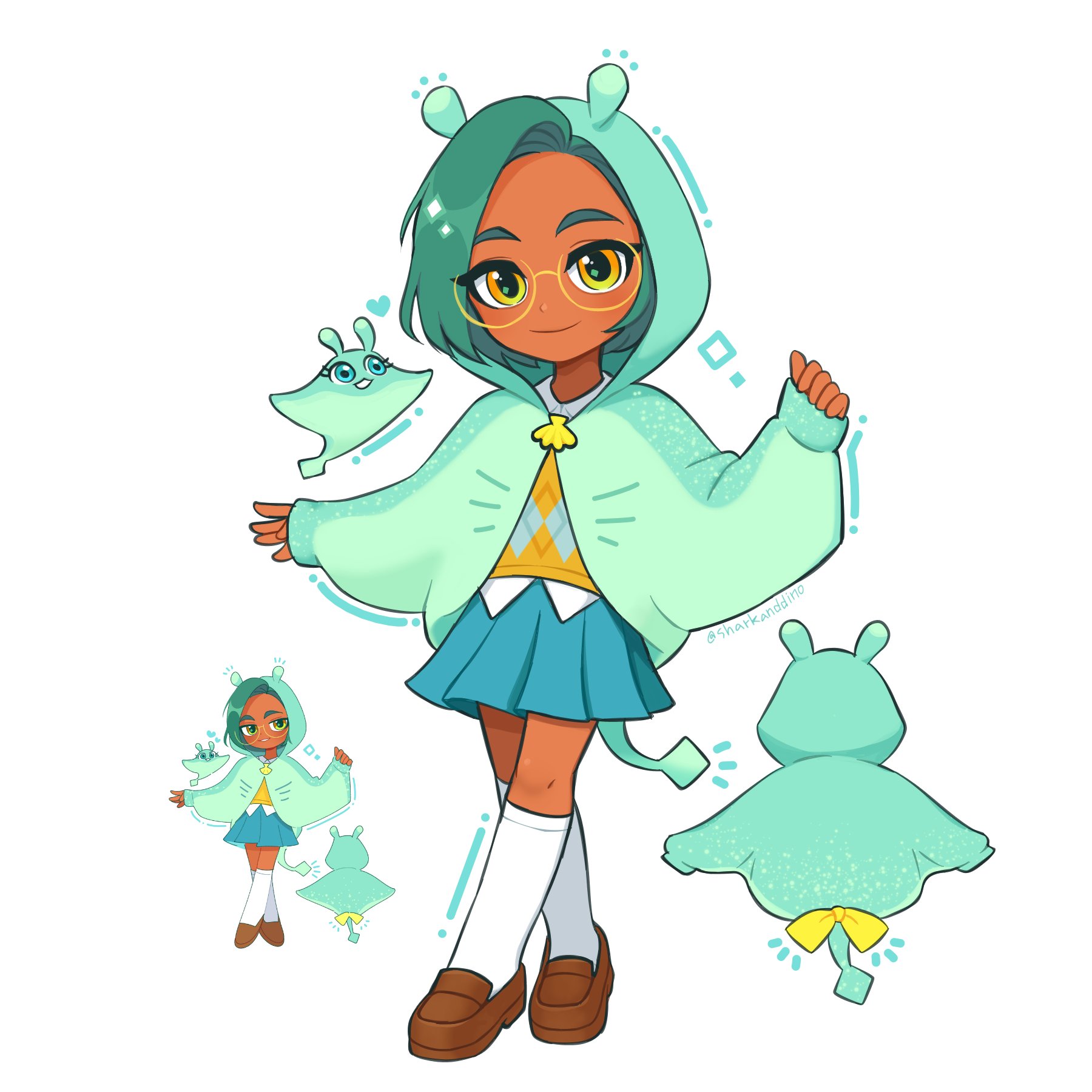 green leaf (rainbow bubblegem), stings (rainbow bubblegem), rainbow bubblegem, commentary request, highres, korean commentary, 1girl, animal hood, brown shoes, cloak, closed mouth, cosplay, creature, dark-skinned female, dark skin, from behind, full body, glasses, green cloak, green hair, green skirt, hood, hood up, hooded cloak, kneehighs, long sleeves, looking at viewer, manta ray, pleated skirt, round eyewear, sharkanddino, shoes, short hair, simple background, skirt, sleeves past wrists, smile, socks, standing, stings (rainbow bubblegem) (cosplay), white background, white socks, yellow-framed eyewear, yellow eyes