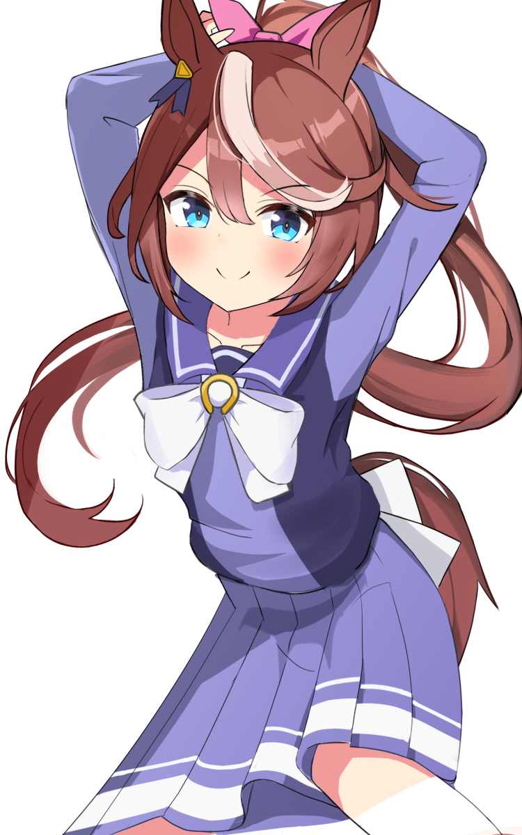 nanairo (users28200410), tokai teio (umamusume), umamusume, commentary, highres, 1girl, animal ears, arms up, blue eyes, blush, bow, bowtie, brown hair, cowboy shot, ear ribbon, hair between eyes, hair bow, hands up, high ponytail, horse ears, horse girl, horse tail, horseshoe ornament, long hair, long sleeves, looking at viewer, multicolored hair, pink bow, pleated skirt, ponytail, purple sailor collar, purple serafuku, purple shirt, purple skirt, sailor collar, sailor shirt, school uniform, serafuku, shirt, simple background, skirt, smile, solo, streaked hair, tail, tracen school uniform, two-tone hair, white background, white bow, white bowtie, white hair