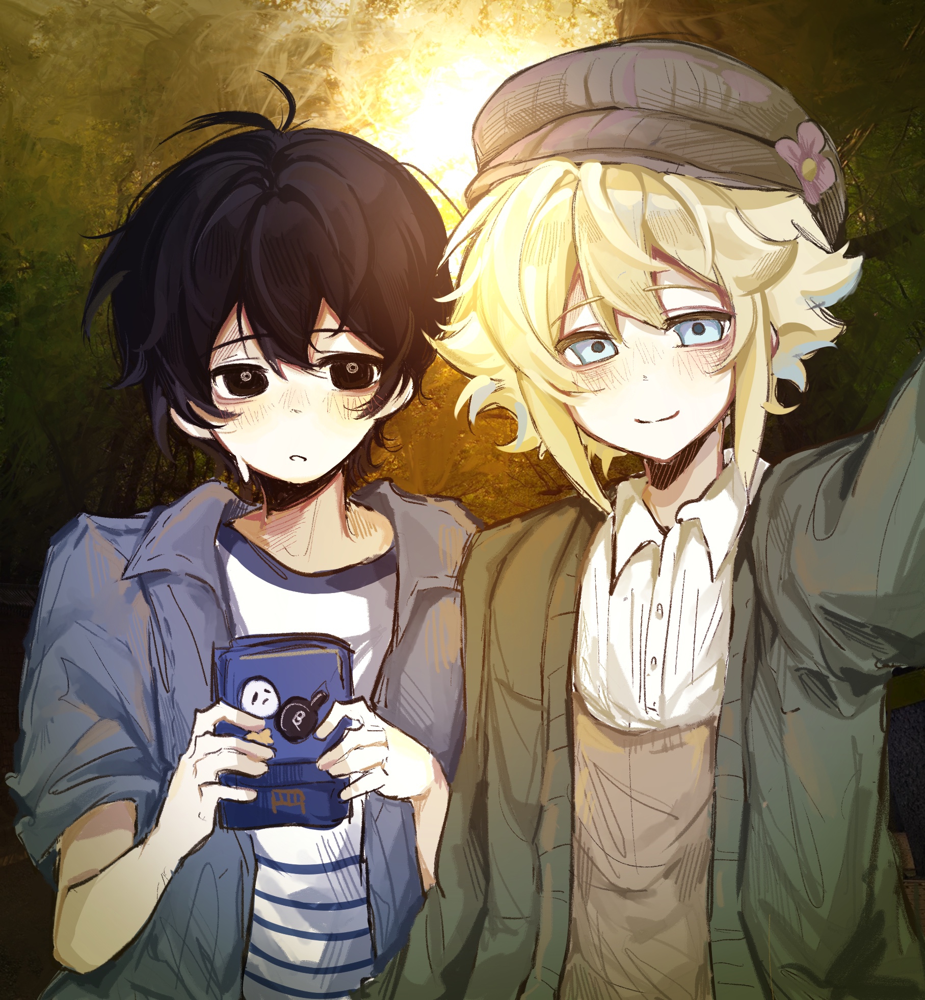 basil (birthday) (omori), basil (faraway) (omori), basil (omori), hector (omori), sunny (birthday) (omori), sunny (omori), omori, chinese commentary, commentary request, highres, procreate (medium), 2boys, :o, antenna hair, bags under eyes, black eyes, black hair, blonde hair, blue jacket, blue shirt, blush, bright pupils, brown hat, brown sky, buttons, cardigan, closed mouth, collared jacket, collared shirt, denim, denim jacket, double-parted bangs, flipped hair, foreshortening, green cardigan, grey pupils, hair between eyes, hands up, hat, holding, holding phone, jacket, long sleeves, looking at viewer, luoqiloveguangyu, male focus, multiple boys, newsboy cap, official alternate costume, open cardigan, open clothes, open jacket, outdoors, parted lips, phone, puffy long sleeves, puffy sleeves, selfie, shirt, short-sleeved jacket, short hair, short sleeves, sidelocks, simple background, smile, striped clothes, striped shirt, sun, sweatdrop, two-tone shirt, upper body, white shirt