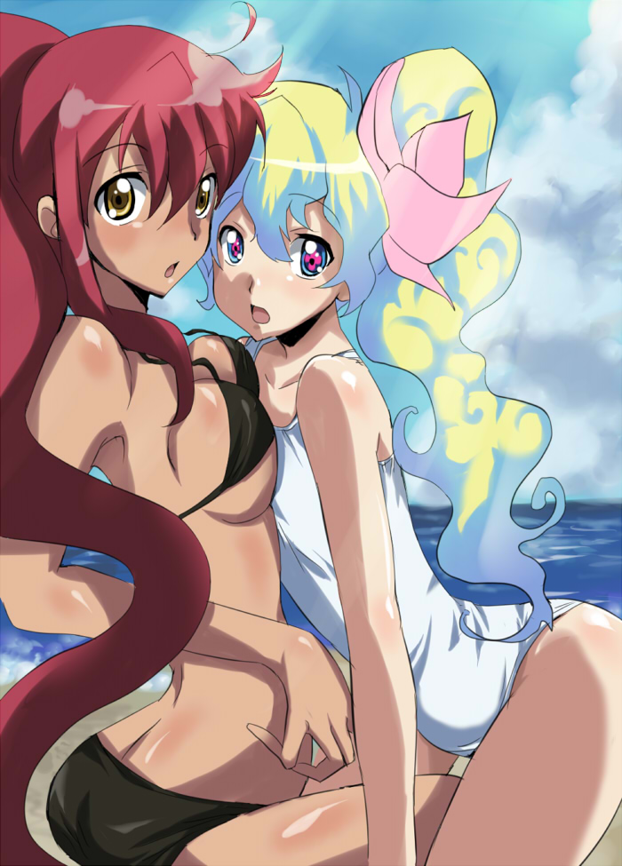 maruki (punchiki), nia teppelin, yoko littner, tengen toppa gurren lagann, bad id, bad pixiv id, 00s, 2girls, asymmetrical docking, beach, bikini, breast press, breasts, butt crack, cloud, day, long hair, multiple girls, one-piece swimsuit, outdoors, red hair, small breasts, swimsuit, yellow eyes