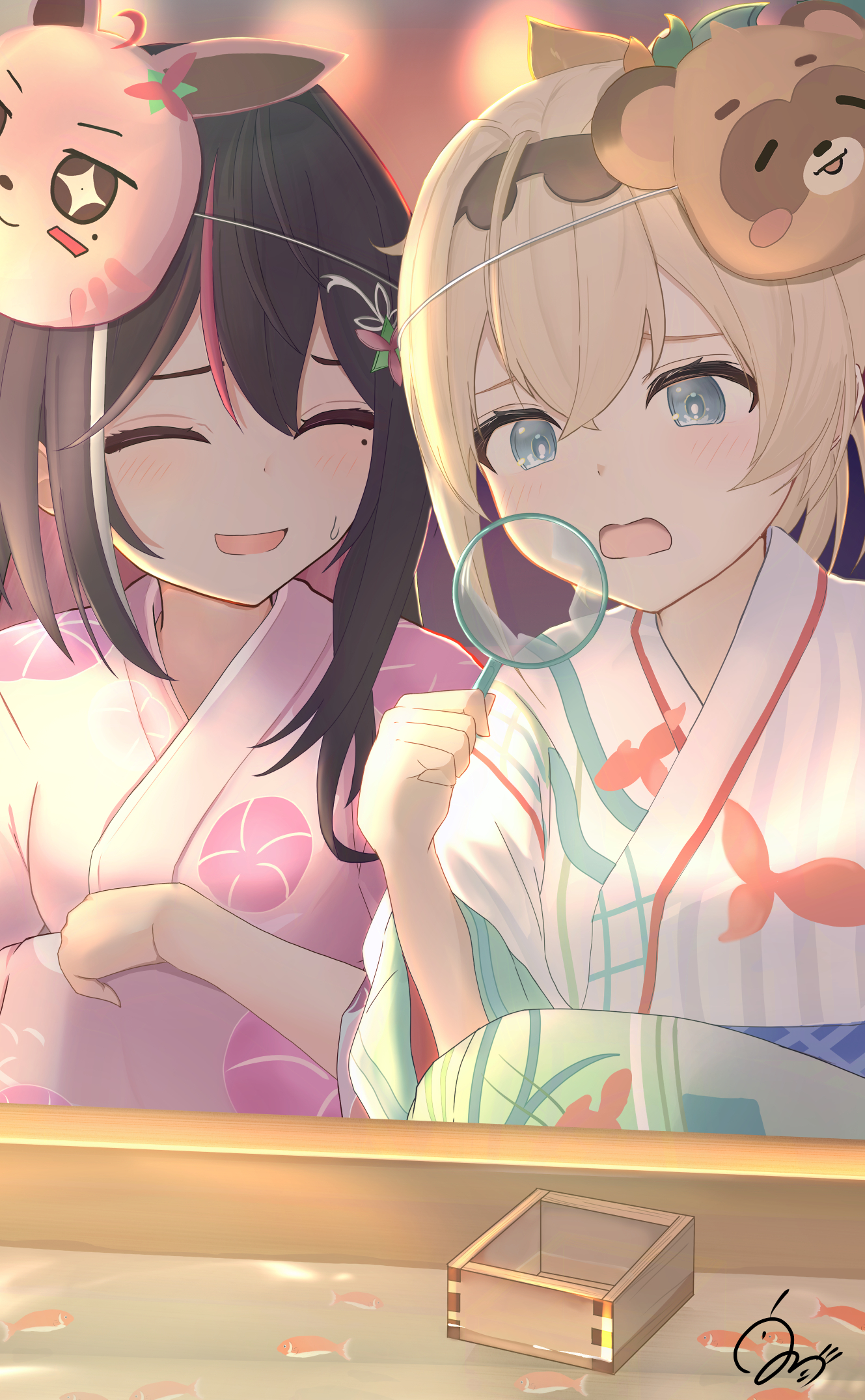 hishaku (7stel2ar), azki (hololive), kazama iroha, hololive, highres, 2girls, aqua eyes, blonde hair, brown hair, closed eyes, japanese clothes, kimono, koi, long hair, magnifying glass, mask, mask on head, multiple girls, pink hair, purple eyes, smile, summer festival, virtual youtuber, yukata