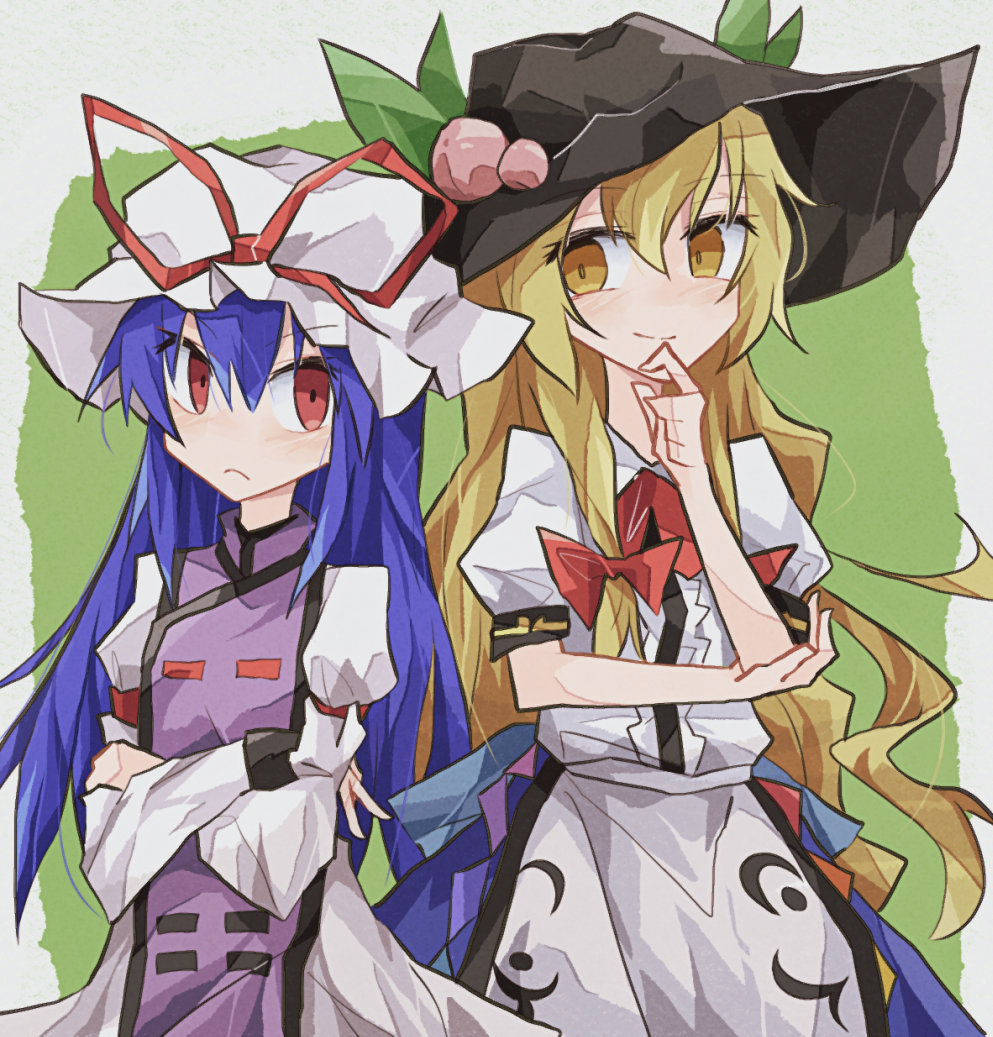 minoru minoru, hinanawi tenshi, yakumo yukari, touhou, commentary request, 2girls, apron, back bow, black hat, blonde hair, blue bow, blue hair, blue skirt, bow, bowtie, cosplay, costume switch, cowboy shot, crossed arms, dot pupils, dress, finger to mouth, frown, green background, hair bow, hand on own elbow, hat, hinanawi tenshi (cosplay), long hair, long sleeves, looking at another, mob cap, multiple girls, peach hat ornament, purple tabard, red bow, red bowtie, red eyes, red ribbon, ribbon, shirt, short sleeves, sideways glance, skirt, smile, tabard, white apron, white dress, white hat, white shirt, yakumo yukari (cosplay), yellow eyes