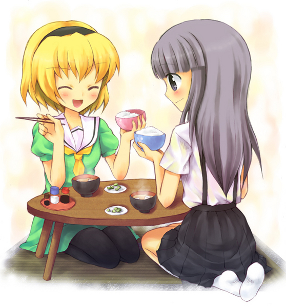 kuguri oimo, furude rika, houjou satoko, higurashi no naku koro ni, 00s, 2girls, blonde hair, chopsticks, dress, eating, food, green skirt, multiple girls, pantyhose, rice, sailor dress, school uniform, serafuku, skirt