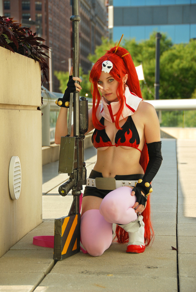 ellarcy, yoko littner, tengen toppa gurren lagann, cosplay photo, photo (medium), 1girl, bikini, bikini top only, boots, breasts, cleavage, cosplay, earrings, elbow gloves, female focus, fingerless gloves, gloves, green eyes, gun, jewelry, kneeling, large breasts, long hair, ponytail, red hair, safety glasses, short shorts, shorts, skull, solo, stud earrings, sunglasses, swimsuit, thighhighs, tinted eyewear, weapon, wig, yellow-tinted eyewear