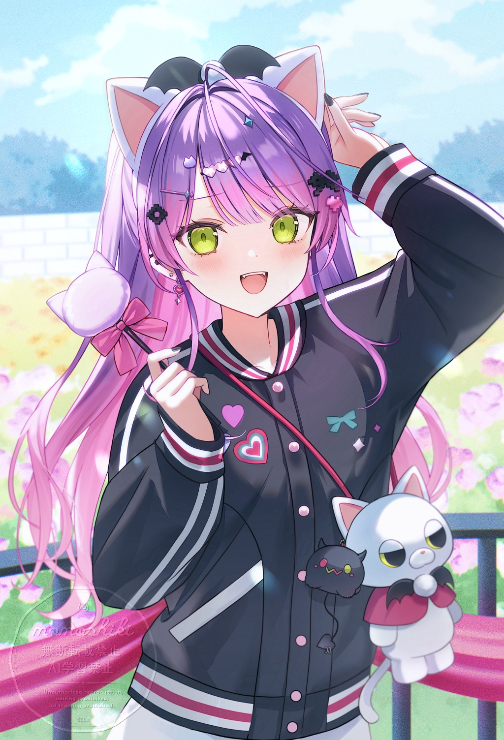 momoshiki tsubaki, bibi (tokoyami towa), tokoyami towa, hololive, commentary, highres, symbol-only commentary, 1girl, :d, ahoge, animal ear hairband, animal ears, arm up, bag, black jacket, black nails, blurry, blurry background, cat ear hairband, cat ears, colored inner hair, day, ear piercing, fake animal ears, fangs, gradient hair, green eyes, hair ornament, hairband, hairpin, hand up, holding, jacket, long hair, looking at viewer, multicolored hair, nail polish, open mouth, outdoors, piercing, pink hair, purple hair, shoulder bag, sidelocks, smile, solo, swept bangs, teeth, upper teeth only, virtual youtuber