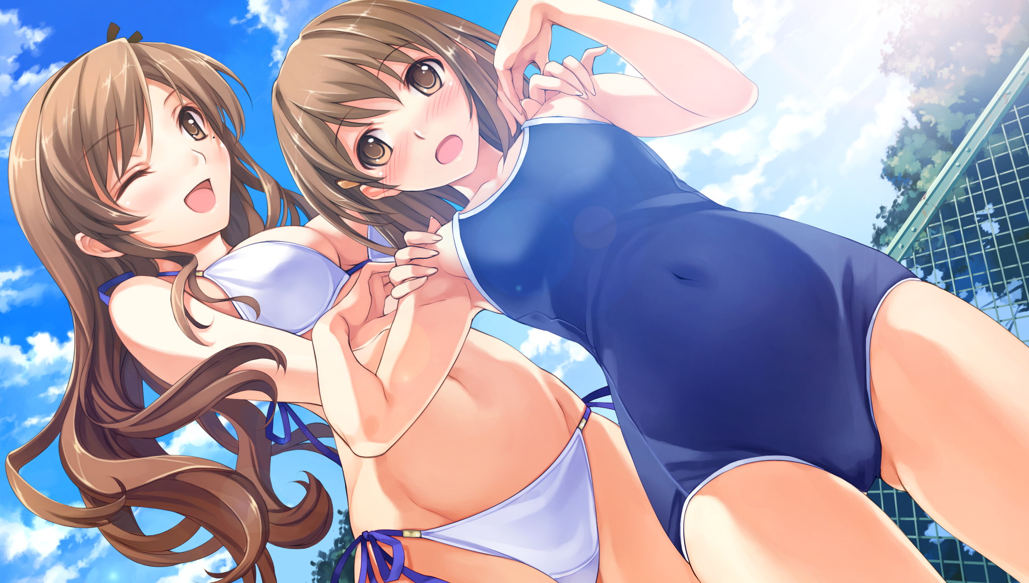 cradle (circle), misaki kurehito, nakano hinata, tsuyazaki kokage, abhar, suiheisen made nan mile?, game cg, highres, 2girls, :o, ;d, bikini, blush, chain-link fence, cloud, competition school swimsuit, covered navel, day, fence, long hair, mole, mole under eye, multiple girls, navel, one-piece swimsuit, one eye closed, open mouth, school swimsuit, short hair, side-tie bikini bottom, sky, smile, swimsuit, wink