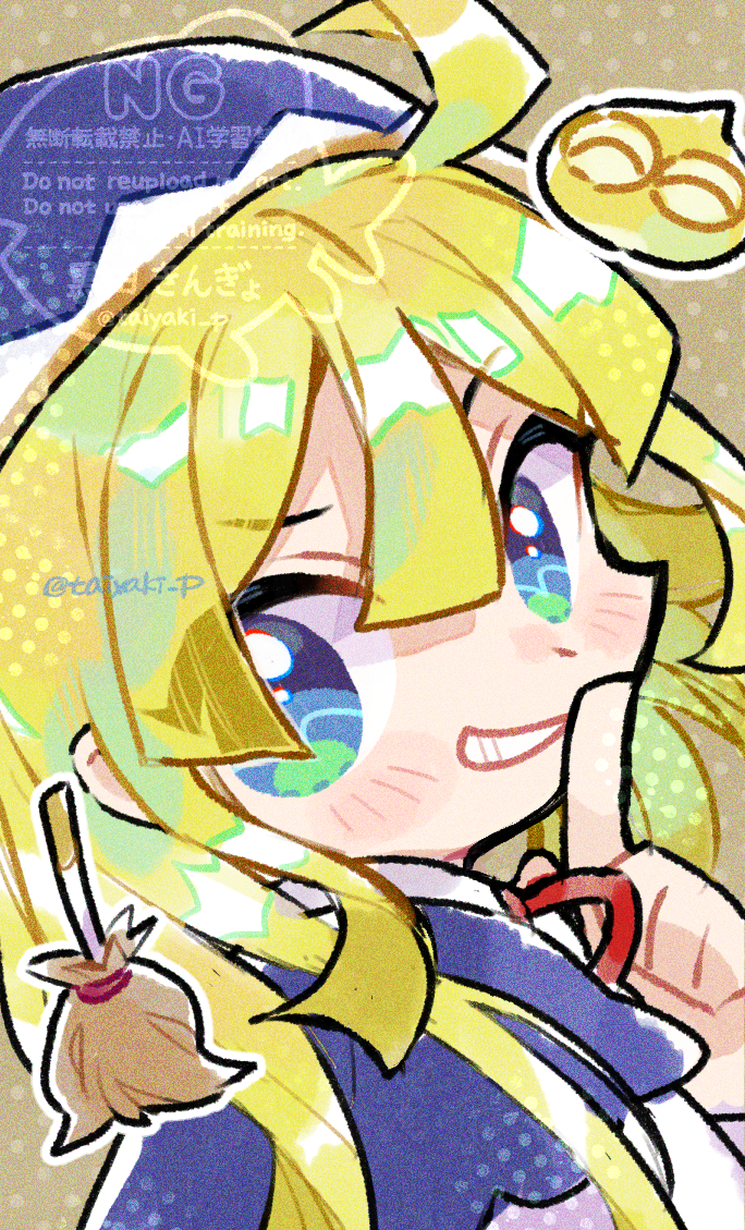 doradorakingyo, witch (puyopuyo), puyopuyo, puyopuyo quest, commentary request, 1girl, blonde hair, blue capelet, blue hat, blush stickers, broom, brown background, capelet, green eyes, grin, hand up, hat, index finger raised, long hair, looking at viewer, polka dot, polka dot background, portrait, shirt, smile, solo, watermark, white shirt