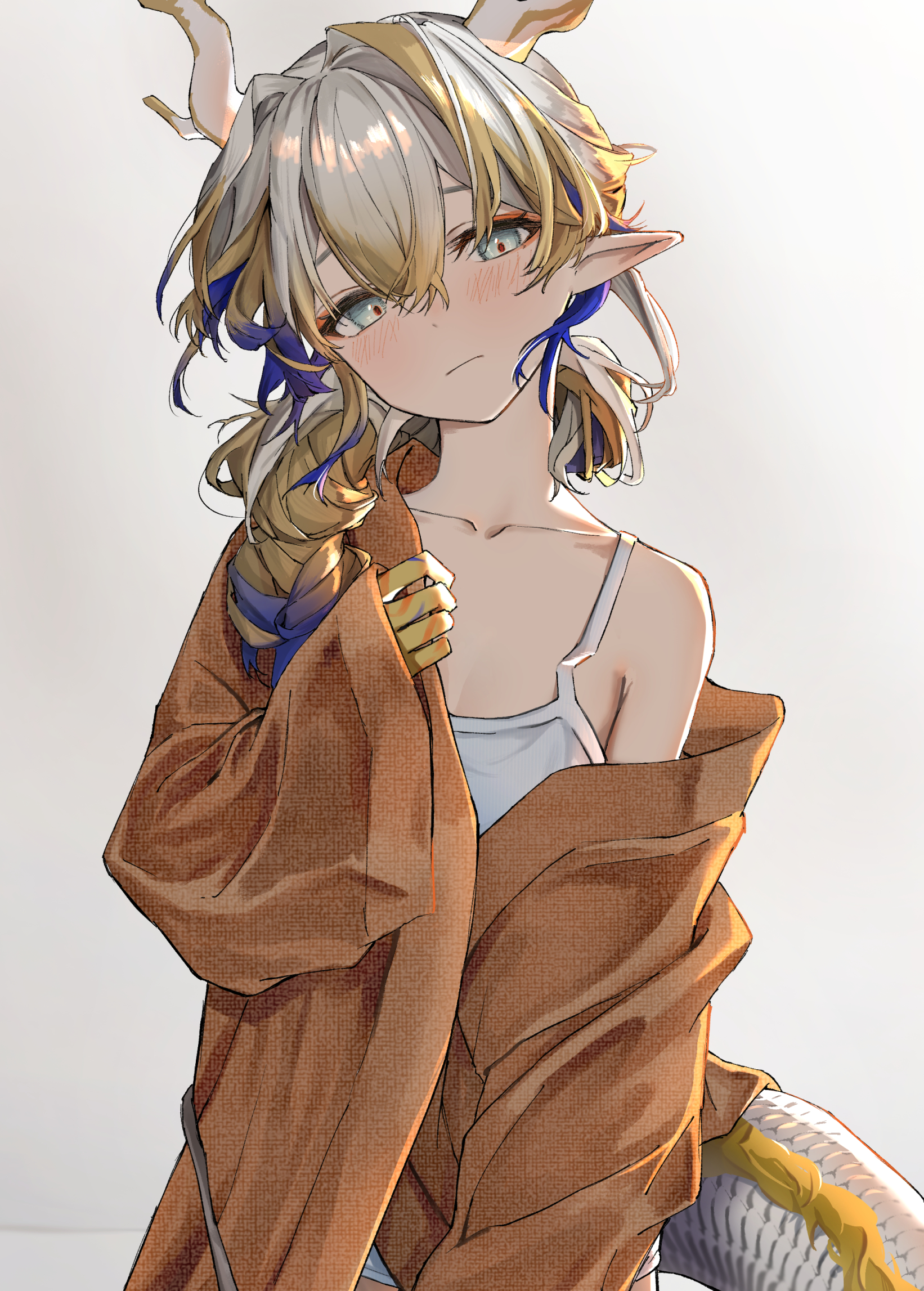 kei11525, shu (arknights), arknights, commentary, highres, 1girl, alternate costume, bare shoulders, blonde hair, blush, breasts, brown robe, camisole, closed mouth, collarbone, colored extremities, dragon girl, dragon horns, dragon tail, green eyes, grey background, grey hair, hair between eyes, hair intakes, head tilt, horns, looking at viewer, medium hair, multicolored hair, off shoulder, pointy ears, purple hair, robe, small breasts, solo, tail, white camisole