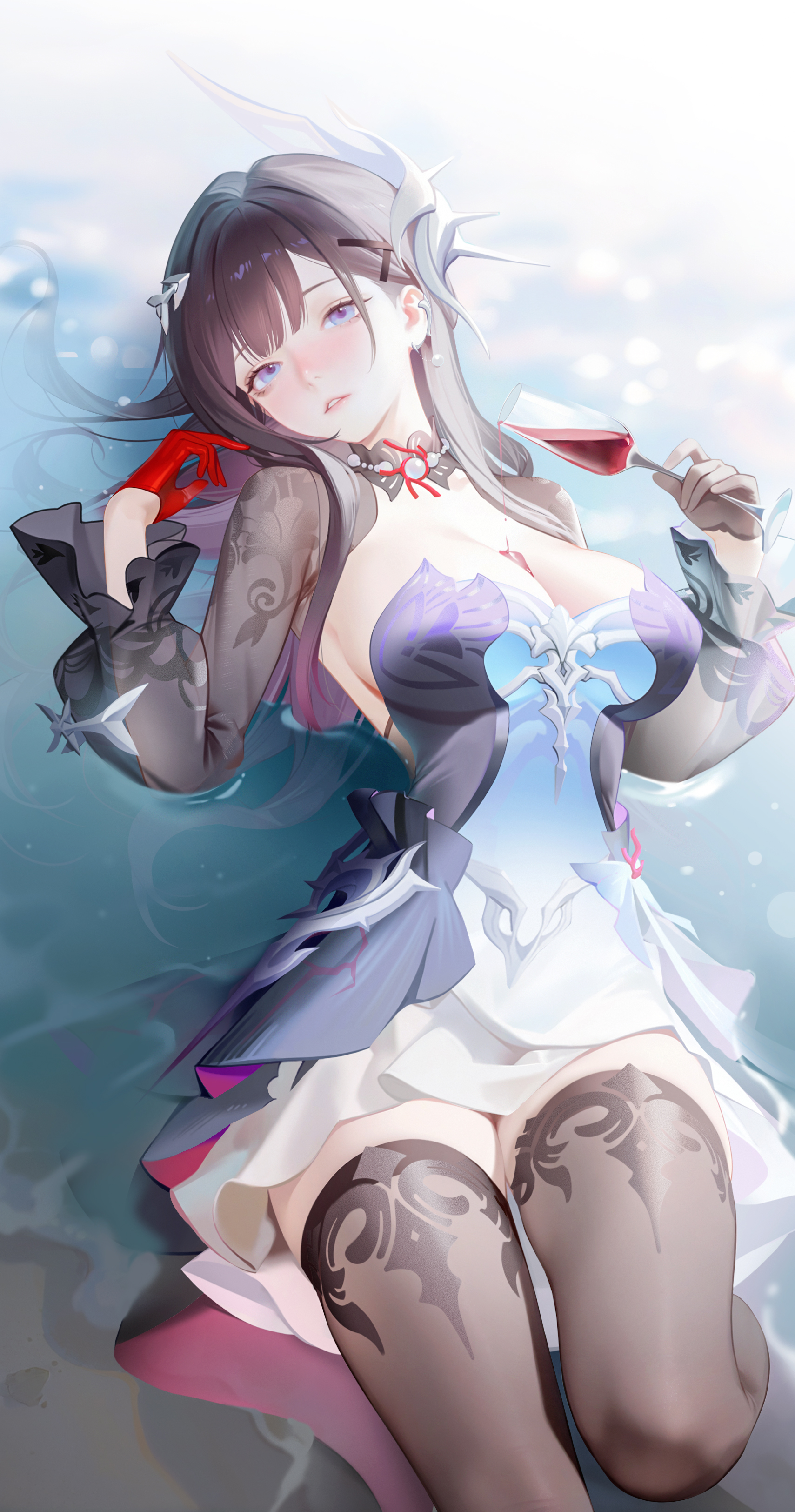 jing dian da mo dao, hysilens (honkai: star rail), honkai: star rail, honkai (series), absurdres, highres, 1girl, asymmetrical gloves, black gloves, black hair, black shrug, black thighhighs, blue dress, dress, earrings, gloves, head ornament, jewelry, looking at viewer, lying, mismatched gloves, on back, parted lips, pearl earrings, purple dress, purple eyes, red gloves, shrug (clothing), solo, strapless, strapless dress, thighhighs, water