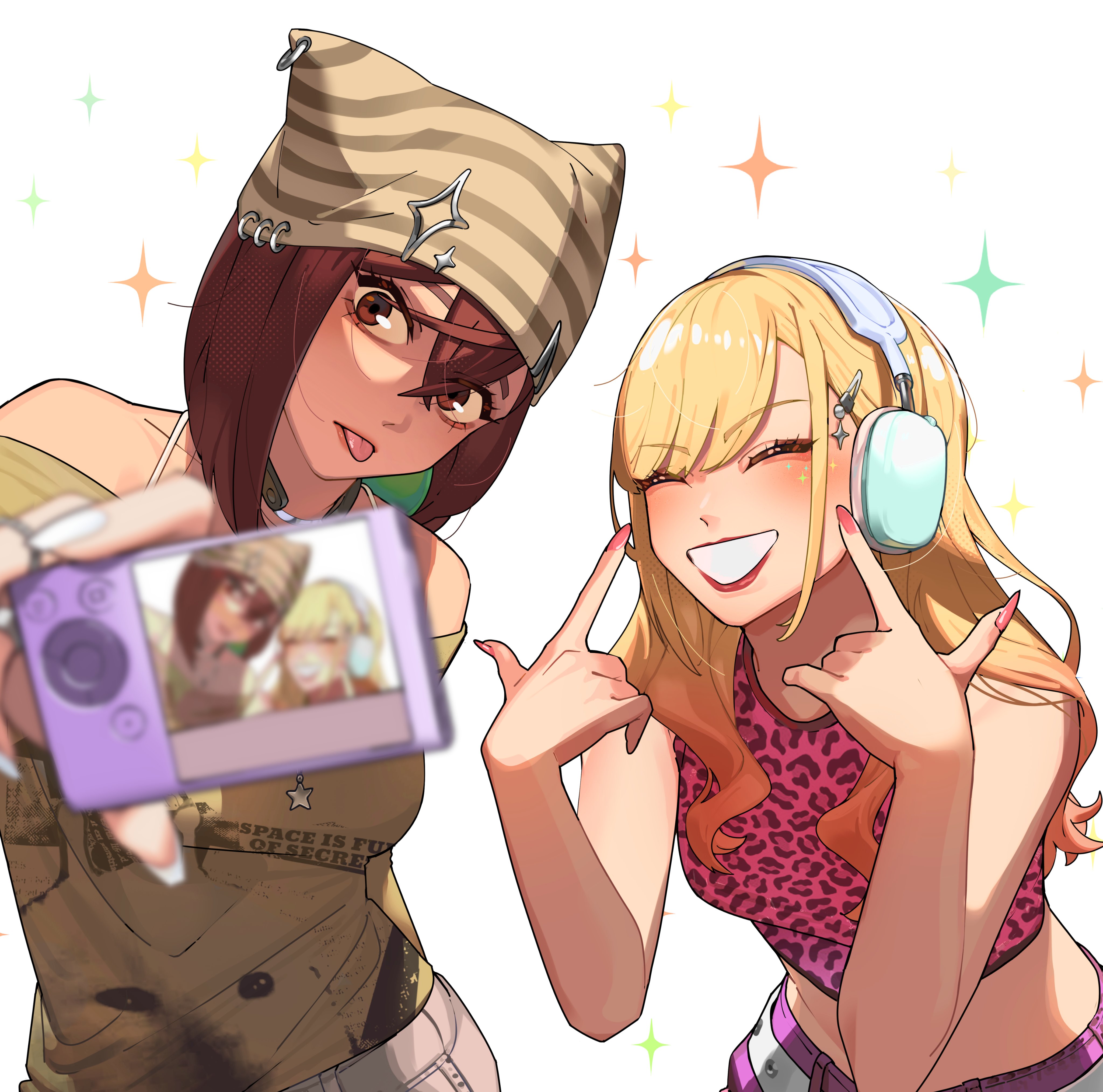 yuqi non, ayase momo, kitagawa marin, dandadan, sono bisque doll wa koi wo suru, absurdres, commentary request, highres, 2girls, animal print, bare shoulders, blonde hair, blurry, blurry foreground, blush, brown eyes, brown hair, camera, closed eyes, closed mouth, collarbone, crop top, crossed bangs, crossover, earrings, fingernails, gyaru, hair between eyes, hair ornament, hairclip, hat, headphones, holding, holding camera, jewelry, leopard print, lips, long fingernails, long hair, midriff, multiple girls, nail polish, off-shoulder shirt, off shoulder, pink nails, pink shirt, print shirt, selfie, shirt, short hair, simple background, sleeveless, sleeveless shirt, smile, sparkle, tongue, tongue out, upper body, white background, white nails