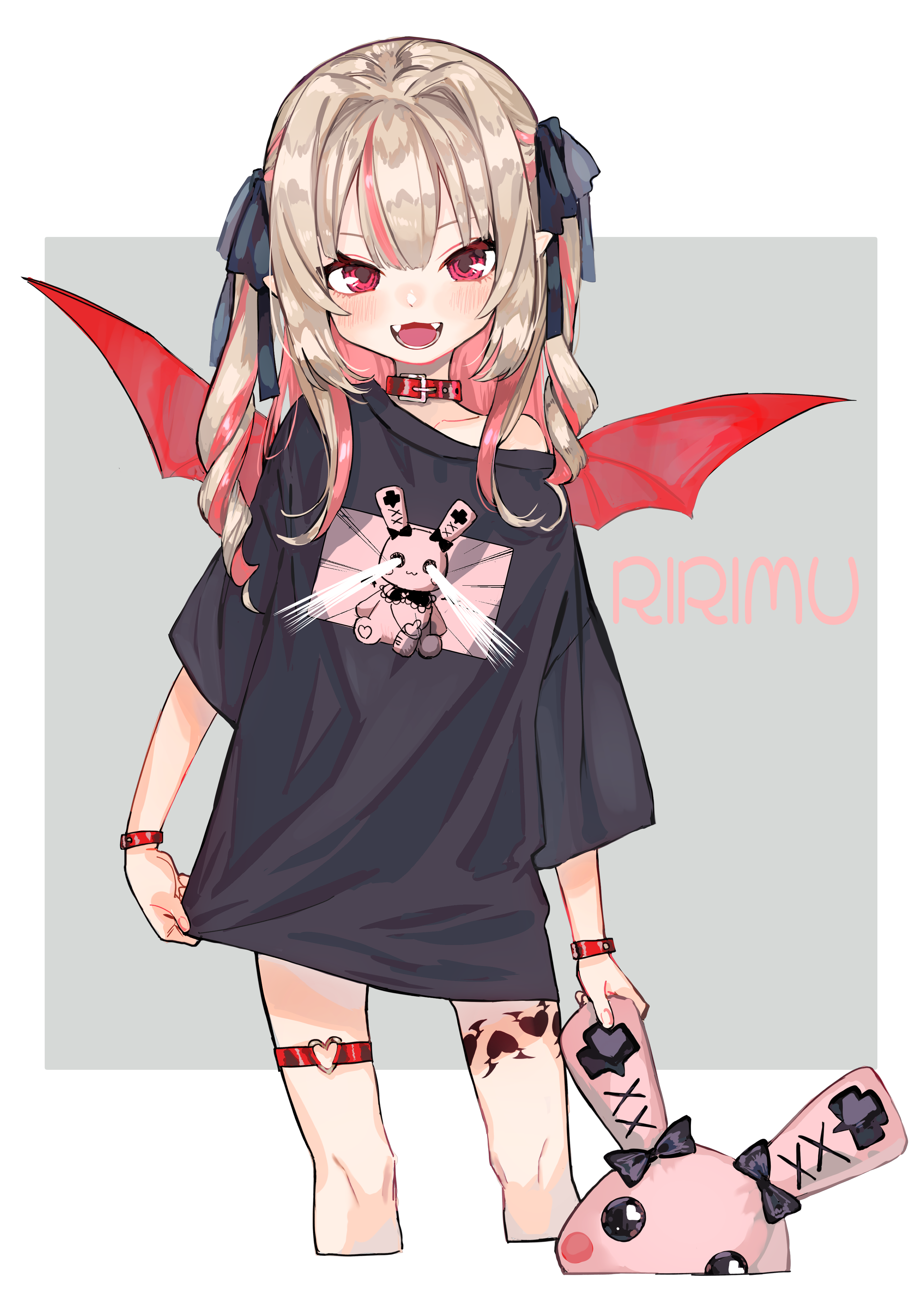 meiji manjimaru, makaino ririmu, nijisanji, absurdres, highres, 1girl, alternate costume, black shirt, bracelet, brown hair, choker, colored inner hair, cropped legs, demon girl, demon wings, holding, holding stuffed toy, jewelry, long hair, looking at viewer, multicolored hair, pink eyes, shirt, simple background, smile, solo, streaked hair, stuffed animal, stuffed rabbit, stuffed toy, t-shirt, tattoo, thigh strap, two side up, virtual youtuber, white background, winged heart, winged heart tattoo, wings