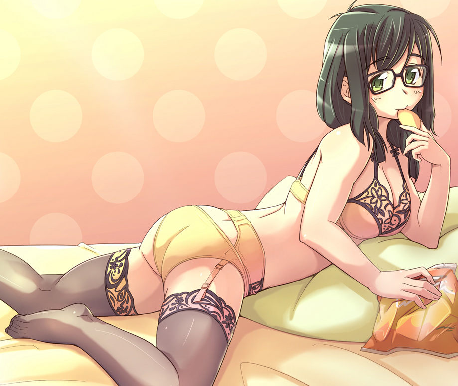 e20, houzumi kaede, original, 1girl, ass, bed, bra, brown hair, chips (food), curvy, eating, feet, female focus, food, garter belt, glasses, green eyes, lingerie, lying, on stomach, panties, smile, solo, thighhighs, underwear, underwear only, yellow bra, yellow panties