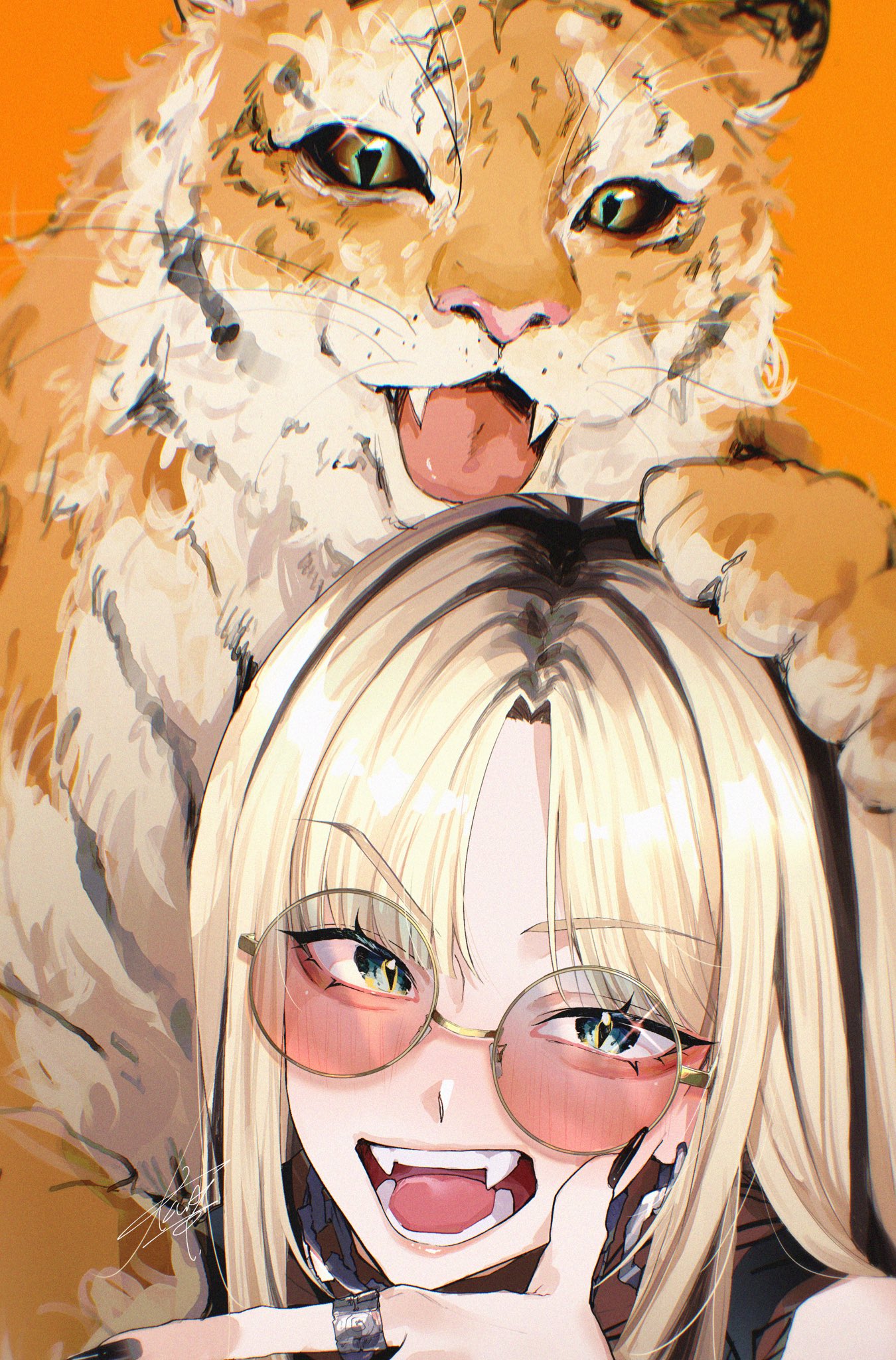 klai, koganei niko, hololive, hololive dev is, commentary request, highres, 1girl, animal, animal on head, black hair, black nails, blonde hair, blue eyes, chain, chain necklace, fangs, jewelry, long hair, looking at viewer, multicolored hair, nail polish, necklace, on head, open mouth, orange background, parted bangs, pink-tinted eyewear, ring, round eyewear, signature, simple background, slit pupils, smile, solo, streaked hair, tiger, tinted eyewear, virtual youtuber