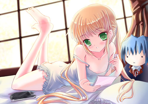 xephonia, ayasaki hayate, sanzen'in nagi, hayate no gotoku!, lowres, 00s, 1girl, barefoot, bed, blonde hair, cellphone, character doll, doll, feet, female focus, flat chest, green eyes, handheld game console, indoors, loli, phone, pillow, playstation portable, solo, stuffed animal, stuffed toy, window, x mouth