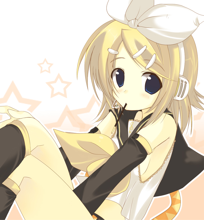 enomoto hina, hinacoco, kagamine rin, vocaloid, bad id, bad pixiv id, blonde hair, blue eyes, food, microphone, pocky, solo