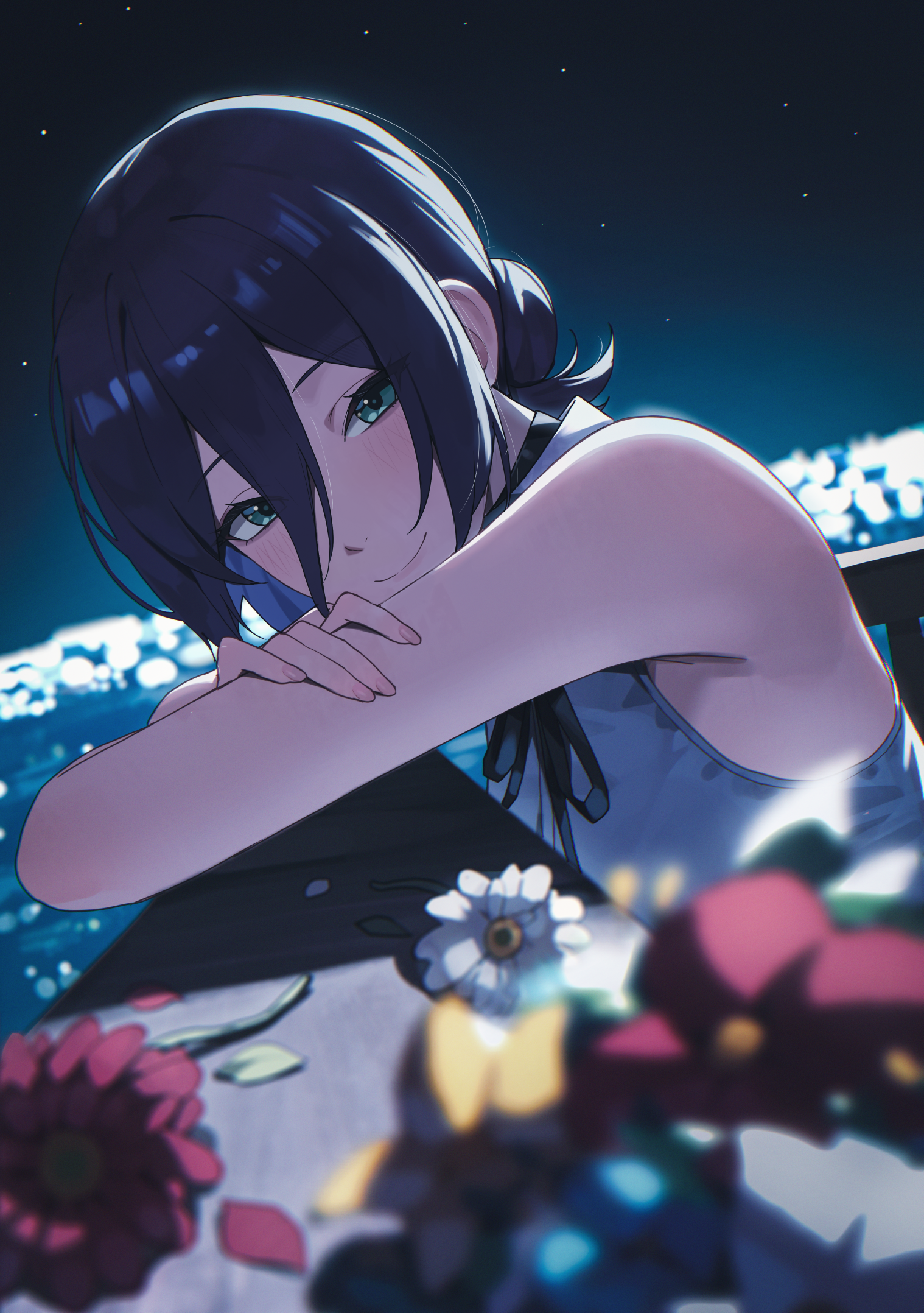 suumon, reze (chainsaw man), chainsaw man, highres, 1girl, against railing, bare arms, black choker, black hair, black ribbon, blue flower, blurry, blush, bouquet, breasts, choker, city lights, closed mouth, crossed arms, depth of field, flower, green eyes, hair between eyes, hair bun, long hair between eyes, looking at viewer, medium breasts, night, outdoors, railing, red flower, red petals, ribbon, shirt, sky, sleeveless, sleeveless shirt, smile, solo, star (sky), starry sky, turning head, white flower, white petals, white shirt, yellow flower