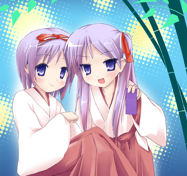 niiya, hiiragi kagami, hiiragi tsukasa, lucky star, 00s, 2girls, blue eyes, hakama, hakama skirt, japanese clothes, long hair, miko, multiple girls, purple hair, red hakama, ribbon, short hair, siblings, sisters, skirt, twintails