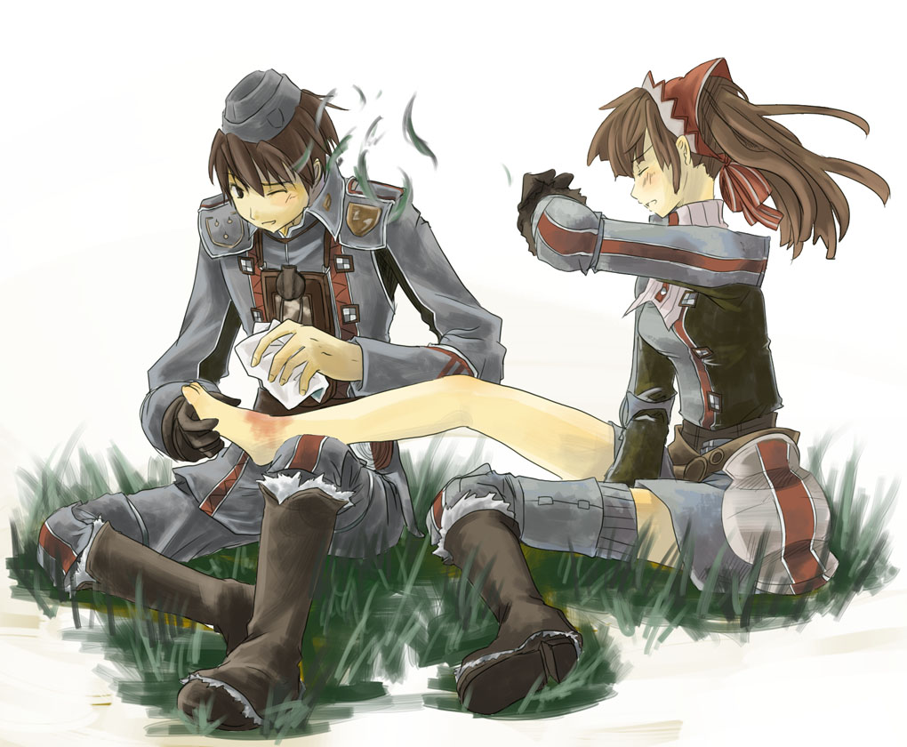 kiri nada, alicia melchiott, welkin gunther, senjou no valkyria, senjou no valkyria (series), senjou no valkyria 1, 00s, 1boy, 1girl, barefoot, brown hair, grass, injury, military, military uniform, shoes, single shoe, sprain, thighhighs, twintails