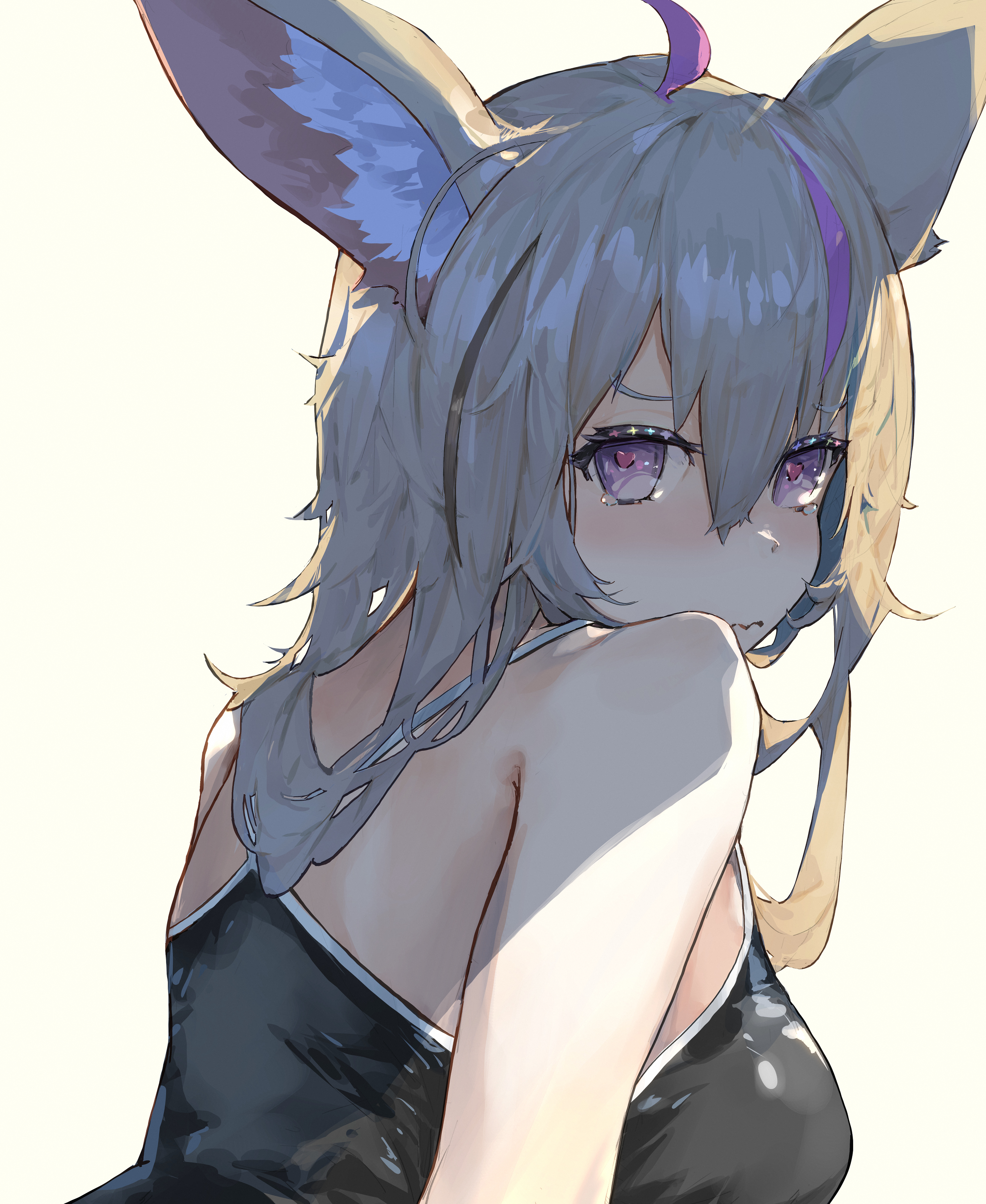 haimura, omaru polka, hololive, absurdres, highres, 1girl, ahoge, alternate costume, animal ear fluff, animal ears, back, bare shoulders, black one-piece swimsuit, blonde hair, blush, breasts, fox ears, fox girl, hair between eyes, heart, heart-shaped pupils, large breasts, long hair, looking at viewer, looking back, multicolored hair, one-piece swimsuit, purple eyes, purple hair, simple background, solo, swimsuit, symbol-shaped pupils, virtual youtuber, wavy mouth