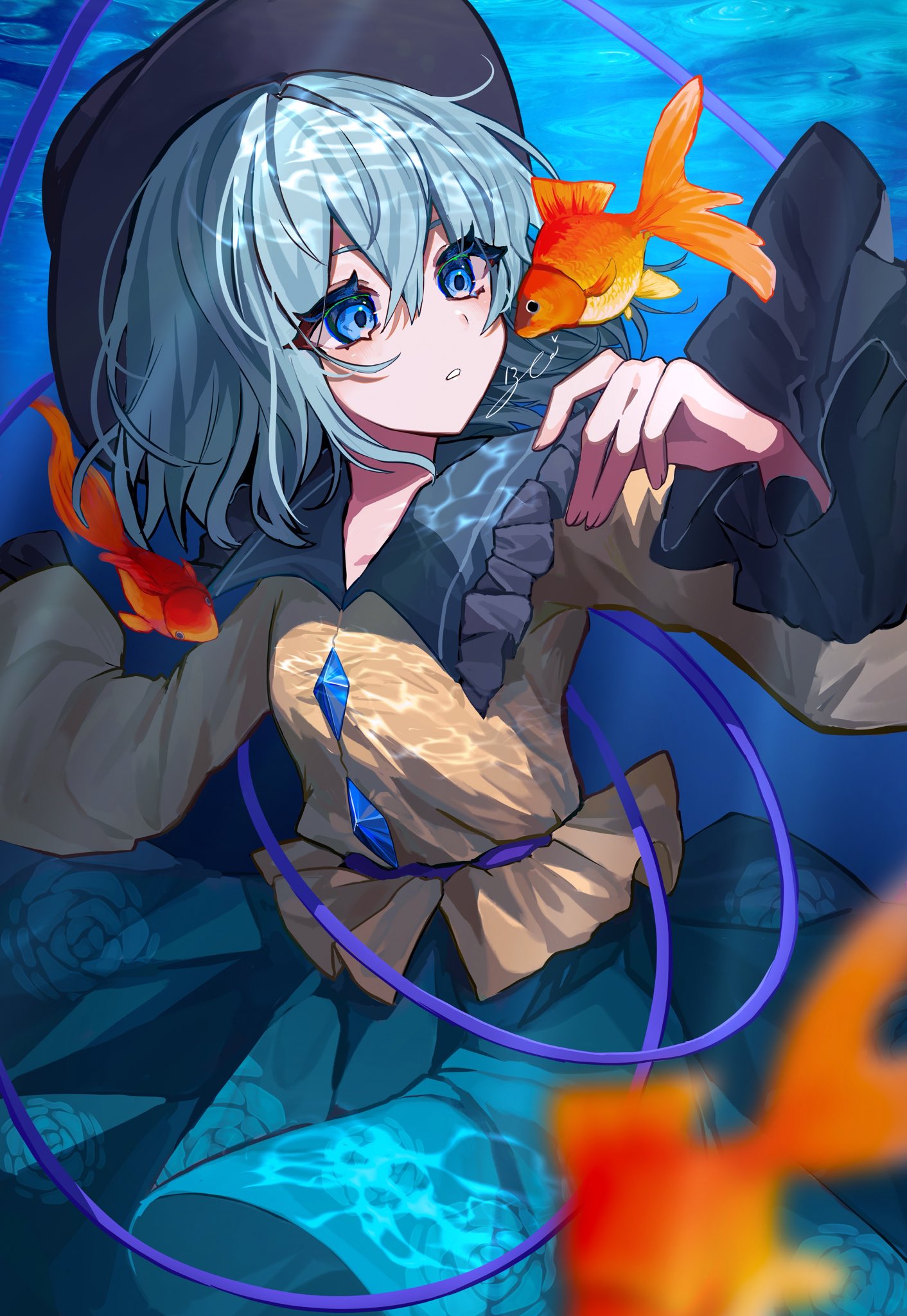 izumi no yasushi aya, komeiji koishi, touhou, commentary, highres, 1girl, black hat, blue eyes, buttons, collared shirt, diamond button, fish, floral print, frilled shirt collar, frilled sleeves, frills, goldfish, green hair, green skirt, hat, long sleeves, print skirt, rose print, shirt, signature, skirt, solo, underwater, water, wide sleeves, yellow shirt