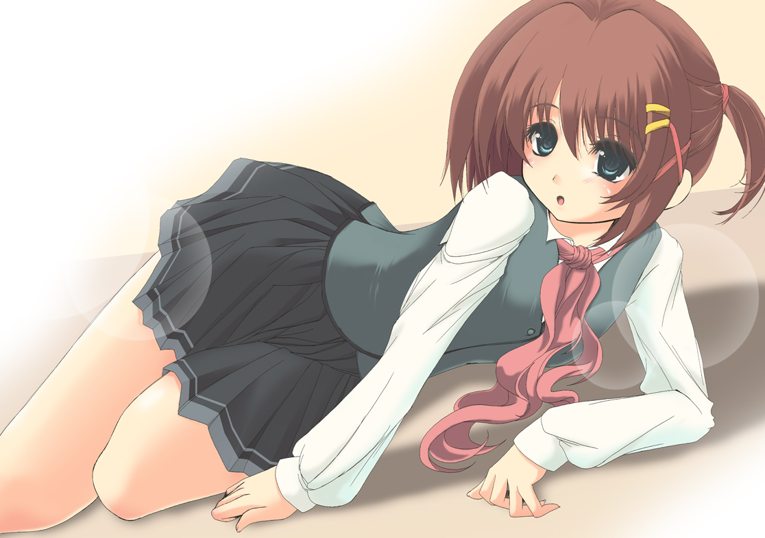 frapowa, yagami hayate, lyrical nanoha, mahou shoujo lyrical nanoha, 00s, 1girl, blue eyes, brown hair, female focus, hair ornament, lying, ponytail, short hair, solo, x hair ornament