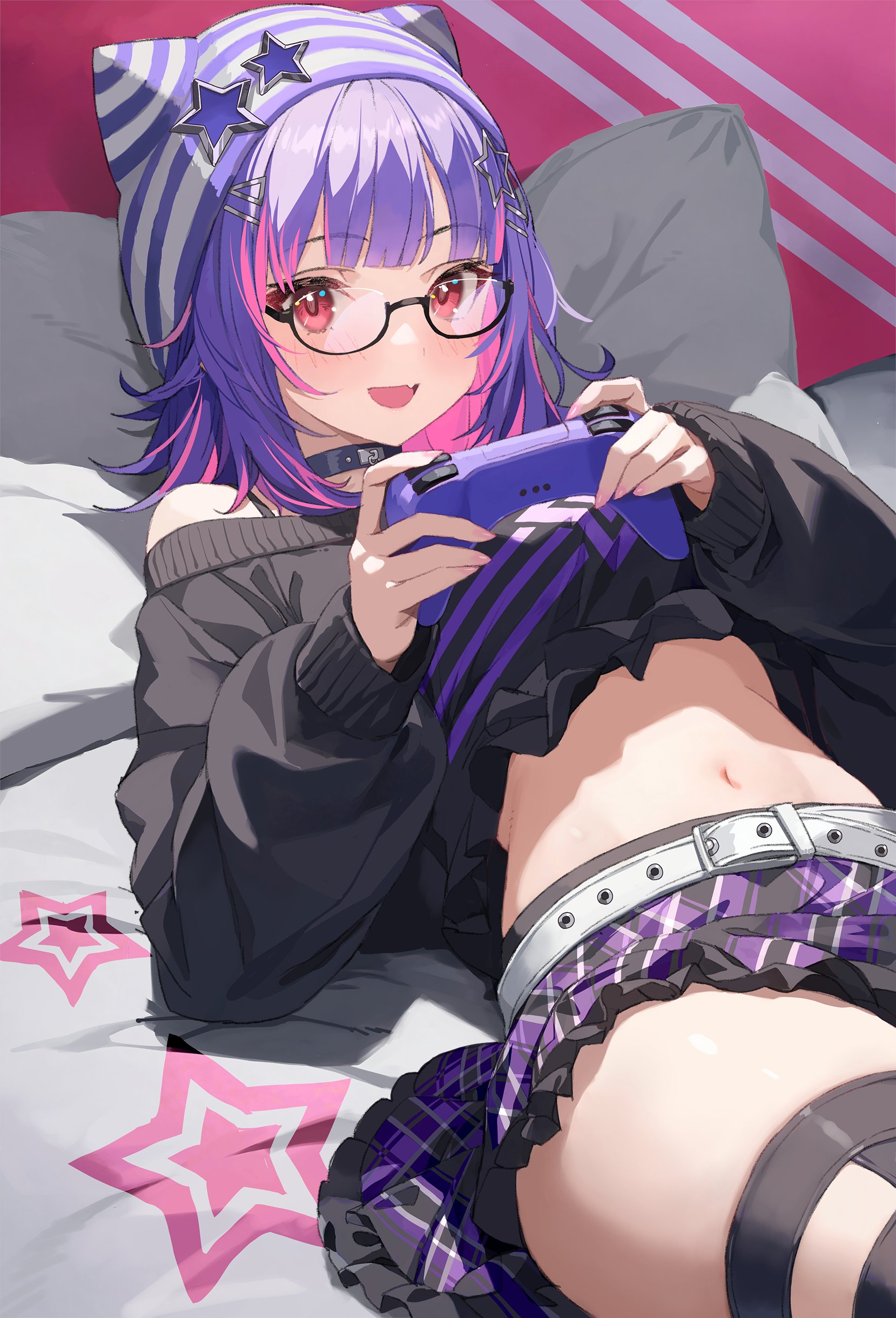 yahako, solari riko, vspo!, vspo! en, absurdres, commission, highres, second-party source, skeb commission, 1girl, alternate costume, bare shoulders, beanie, bed sheet, belt, black-framed eyewear, black choker, black shirt, black skirt, black thighhighs, bra strap, choker, colored inner hair, controller, crop top, crop top overhang, fang, game controller, glasses, hat, holding, holding controller, holding game controller, long sleeves, looking at viewer, lying, medium hair, midriff, miniskirt, multicolored hair, navel, off-shoulder shirt, off shoulder, on back, open mouth, pillow, pink hair, plaid clothes, plaid skirt, purple hair, red eyes, semi-rimless eyewear, shirt, skirt, smile, solo, stomach, streaked hair, striped hat, thighhighs, thighs, two-tone hair, under-rim eyewear, virtual youtuber, zettai ryouiki