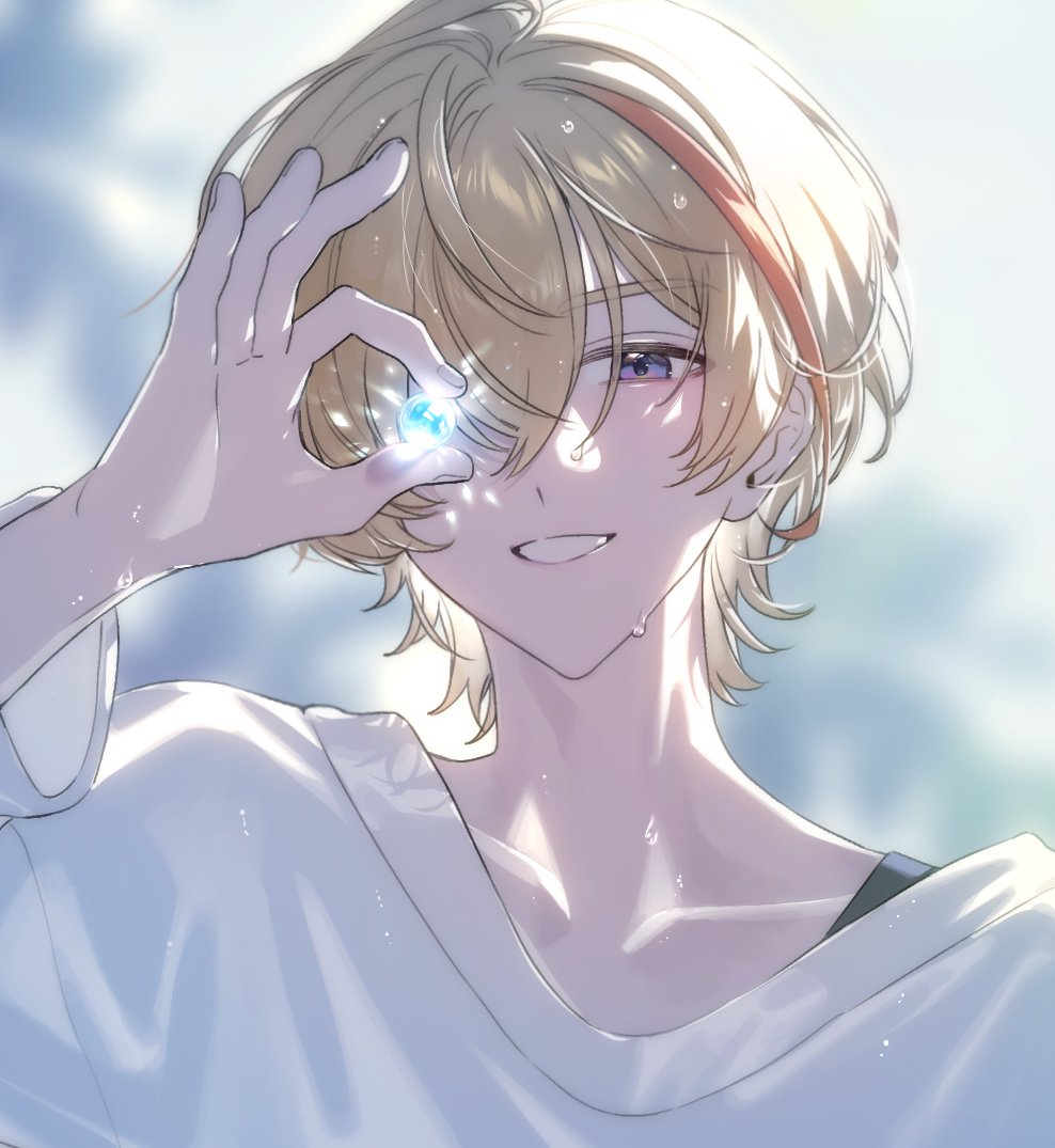fura kanato, nijisanji, 1boy, blonde hair, blurry, blurry background, collarbone, glowing, hair between eyes, holding, looking at viewer, male focus, multicolored hair, piko (ppiioo 0902), purple eyes, shirt, short hair, smile, solo, streaked hair, upper body, virtual youtuber, wet, wet hair, white shirt
