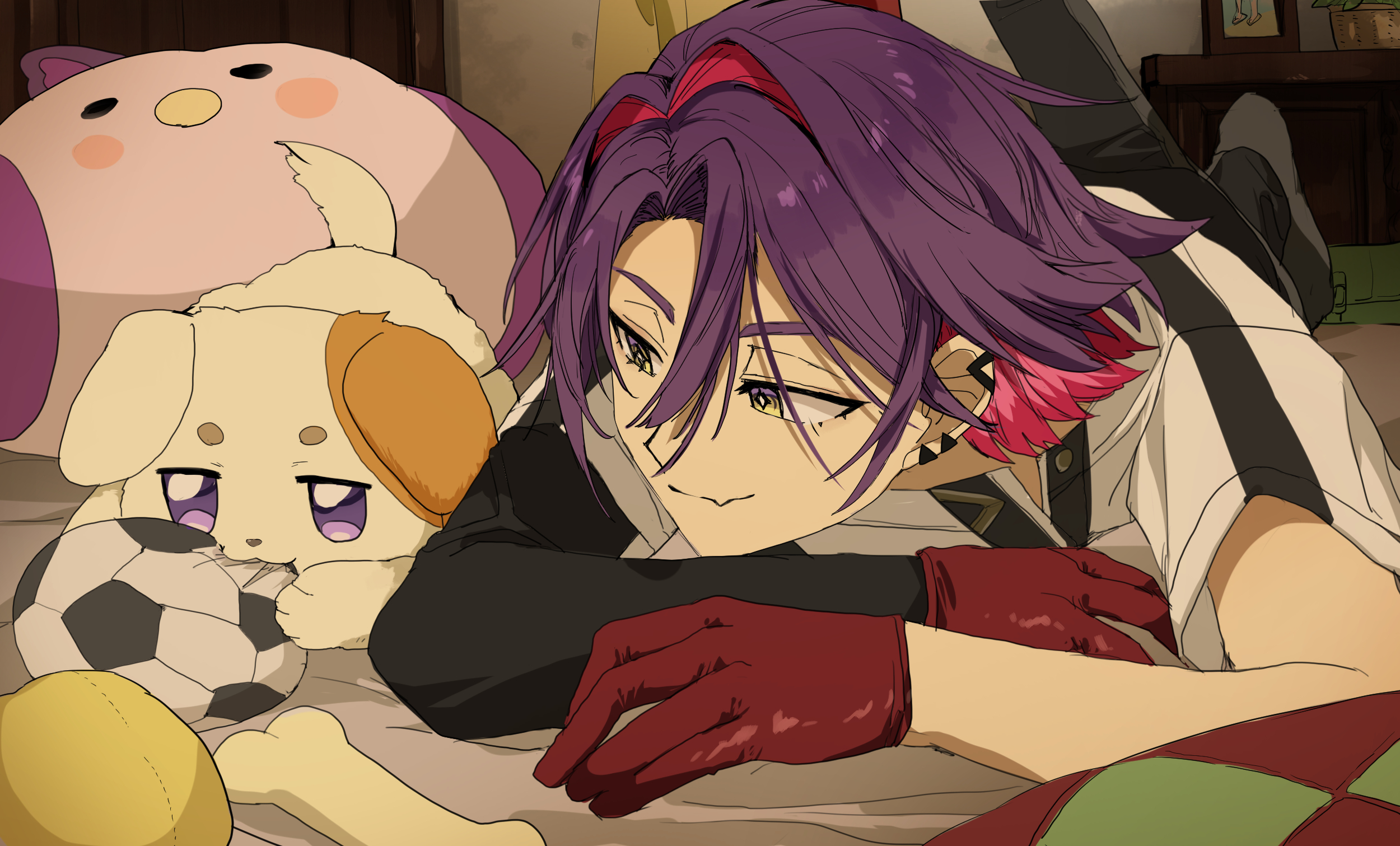 matsuhago, watarai hibari, nijisanji, hashtag-only commentary, highres, 1boy, animalization, ball, closed mouth, colored inner hair, dog, fang, gloves, hibari-san (watarai hibari), kiironoko (fura kanato), looking at another, male focus, multicolored hair, purple hair, red gloves, shirt, short hair, skin fang, smile, soccer ball, two-tone hair, virtual youtuber, white shirt, yellow eyes