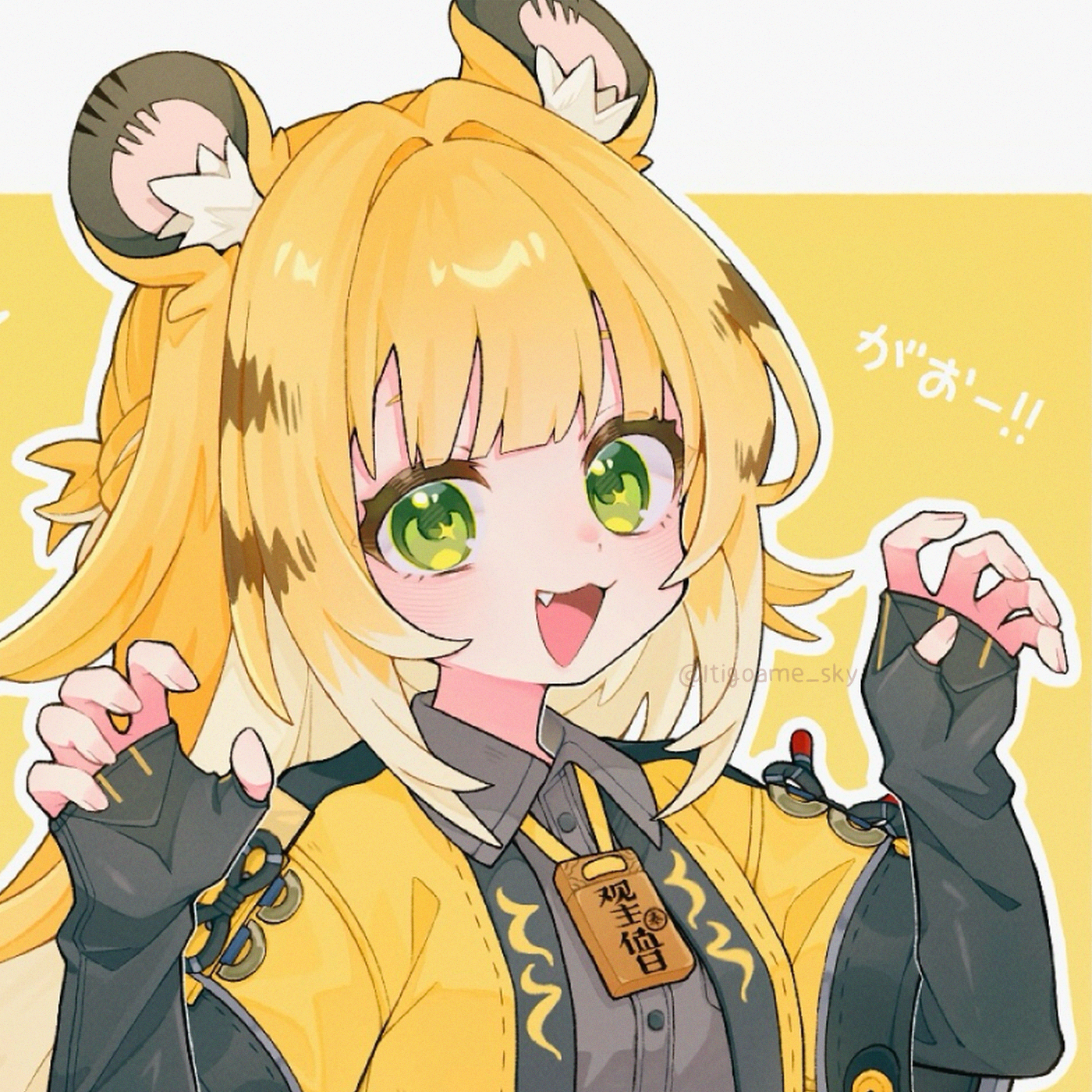 ju fufu, zenless zone zero, highres, 1girl, animal ear fluff, animal ears, black gloves, blonde hair, colored inner hair, fingerless gloves, gloves, green eyes, itigoame sky, long hair, looking at viewer, multicolored hair, open mouth, shirt, smile, solo, tail, thigh strap, tiger ears, tiger girl, tiger tail, white hair