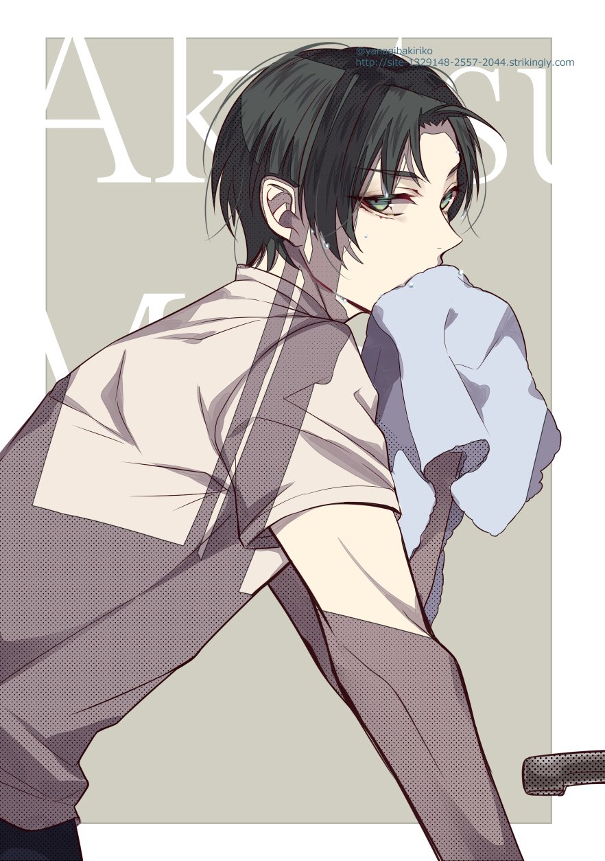 yanagiba kiriko, akutsu mabu, sarazanmai, commentary request, highres, 1boy, black hair, character name, collared shirt, eyelashes, faucet, from side, green eyes, grey background, holding, holding towel, looking at viewer, male focus, shirt, short hair, solo, towel, white shirt, window shadow