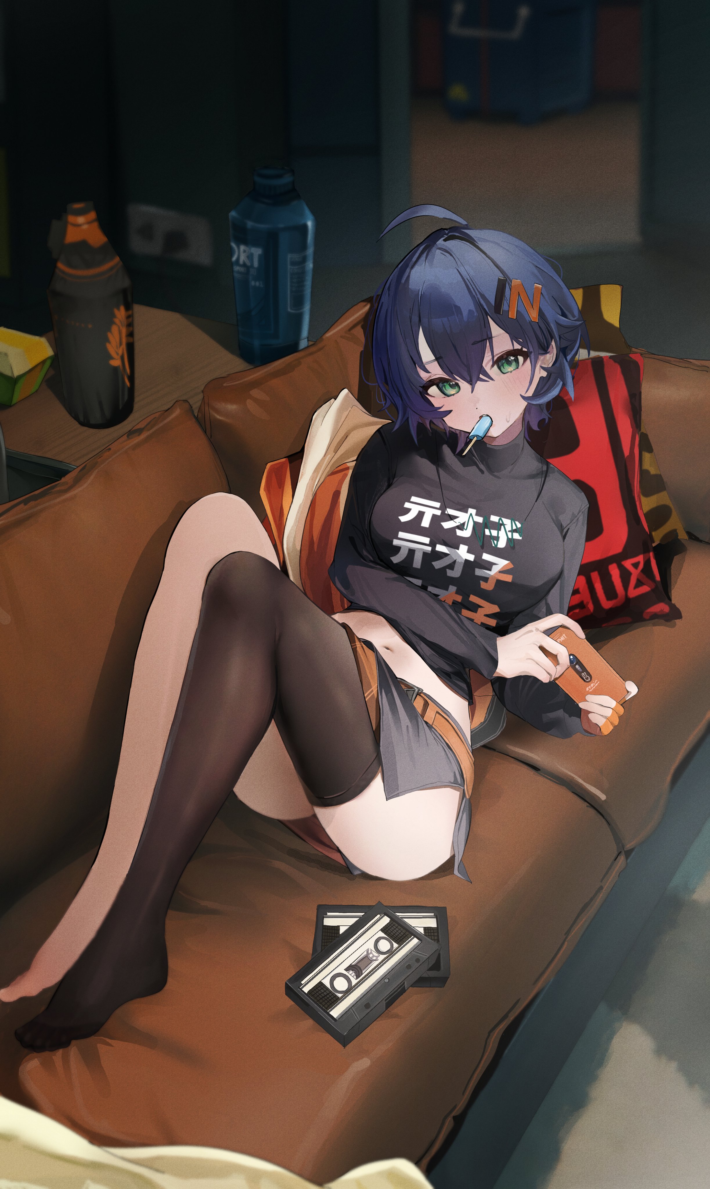 inu lin, belle (zenless zone zero), zenless zone zero, absurdres, highres, 1girl, barefoot, black shirt, blue hair, blush, bottle, cassette tape, couch, doorway, electric plug, fingerless gloves, food, food in mouth, gloves, green eyes, hair between eyes, holding, holding phone, indoors, looking at viewer, lying, navel, on back, on couch, orange gloves, phone, pillow, popsicle, popsicle in mouth, shirt, single fingerless glove, single thighhigh, solo, sweat, table, thighhighs