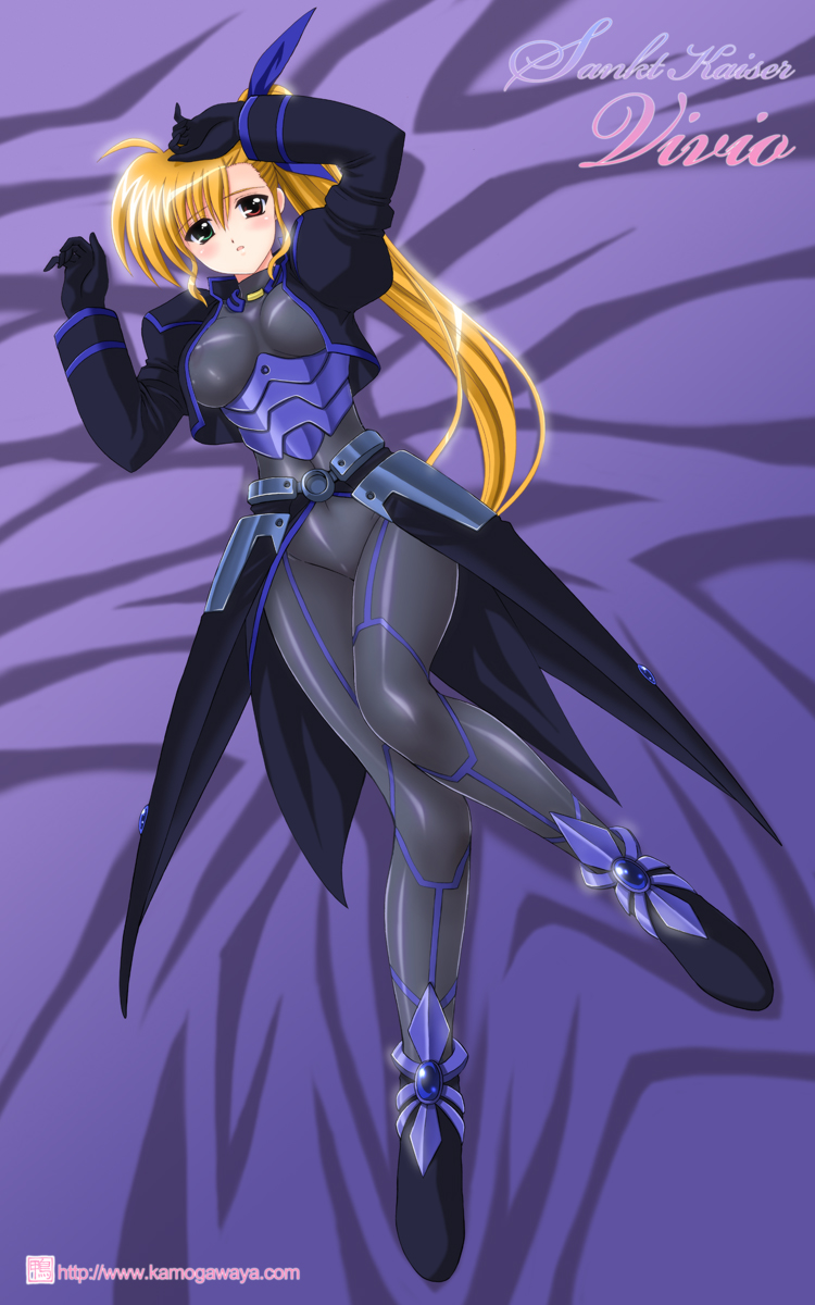 kamogawa tanuki, vivio, lyrical nanoha, mahou shoujo lyrical nanoha, mahou shoujo lyrical nanoha strikers, highres, 00s, aged up, armor, bed, blonde hair, blush, bodysuit, gloves, heterochromia, long hair, lying, side ponytail, solo