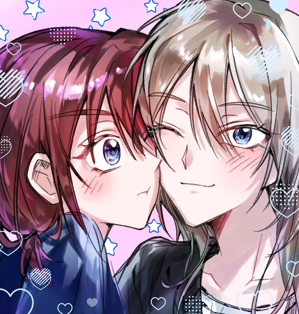 iseri nina, kawaragi momoka, girls band cry, commentary request, korean commentary, 2girls, blue eyes, blue shirt, blush, brown hair, cheek-to-cheek, closed mouth, grey hair, heads together, kawarock peach, long hair, low twintails, multicolored hair, multiple girls, one eye closed, pink background, pout, roots (hair), shirt, short hair, short twintails, twintails, yuri