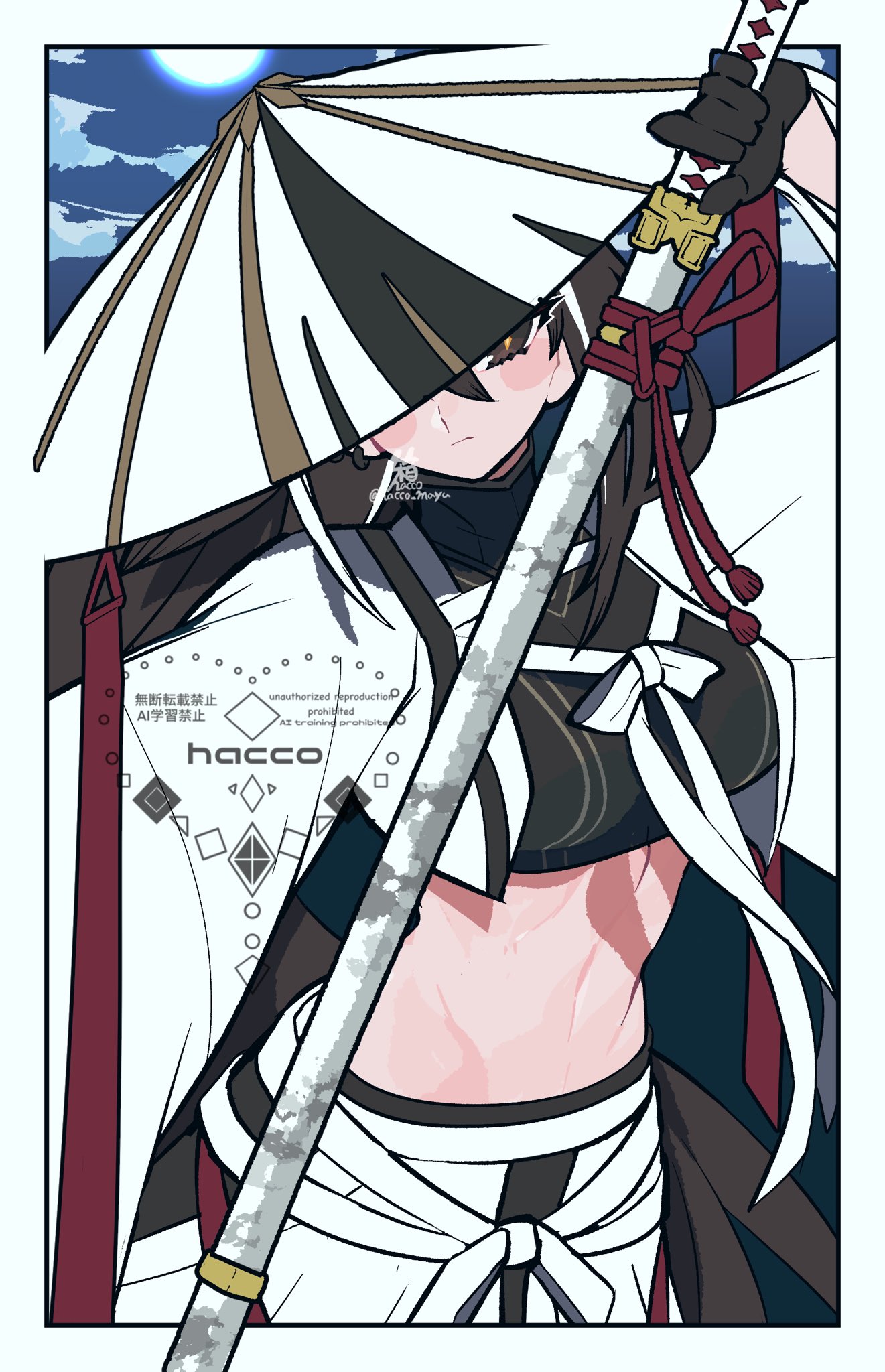 hacco mayu, kawakami gensai (fate), fate/grand order, fate (series), highres, 1girl, black gloves, black hair, black shirt, blush, breasts, brown eyes, cropped jacket, cropped shirt, gloves, hakama, hat, jacket, japanese clothes, jingasa, katana, long hair, long sleeves, looking at viewer, medium breasts, midriff, multicolored hair, navel, shirt, sidelocks, solo, streaked hair, sword, weapon, white hair, white hakama, white hat, white jacket, wide sleeves