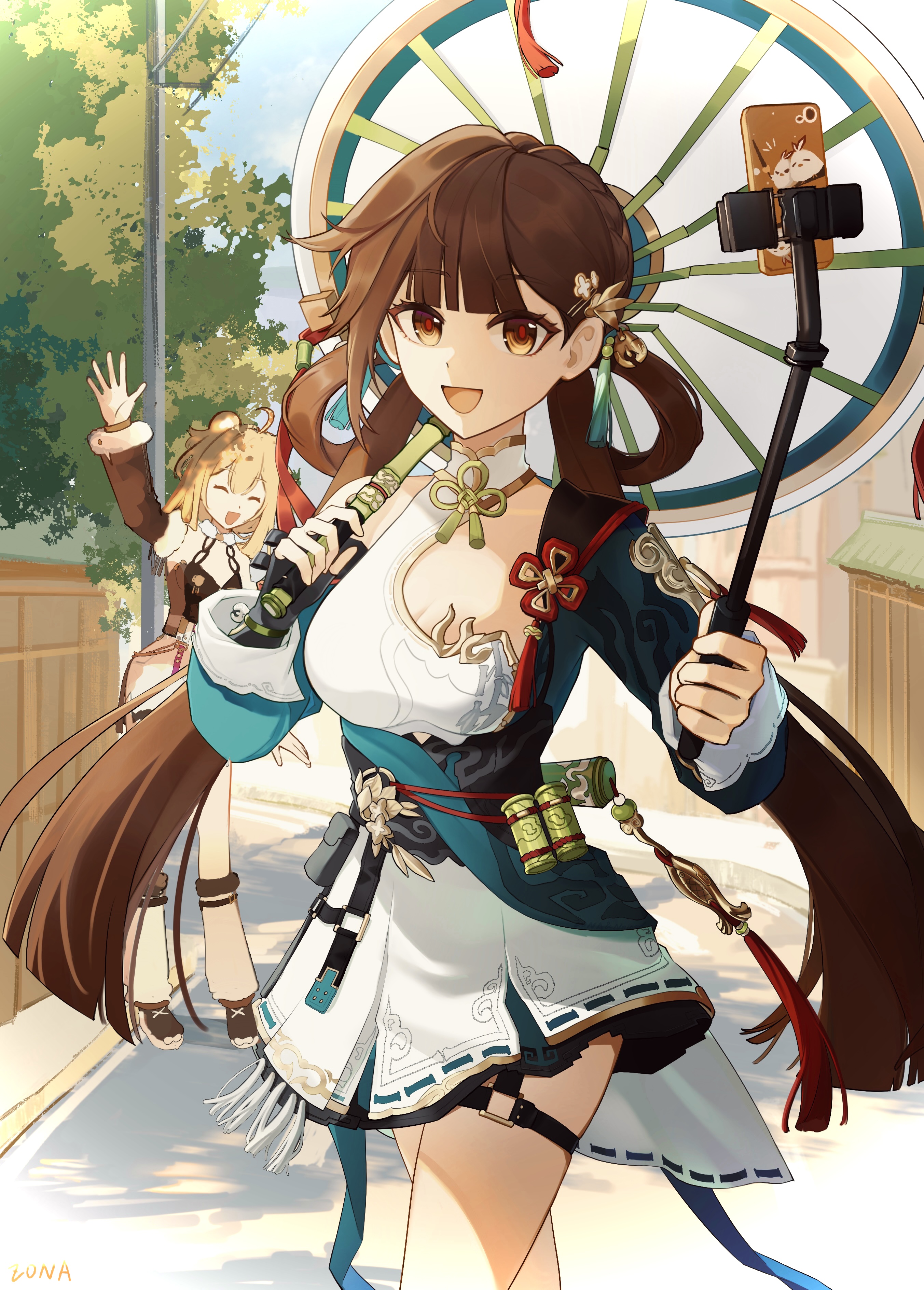 li sushang, li sushang (peregrine sword), susannah manatt, susannah manatt (bear squad go!), susannah manatt (valkyrie quicksand), honkai (series), honkai impact 3rd, absurdres, chinese commentary, commentary request, highres, 2girls, ahoge, blonde hair, breasts, brown eyes, brown hair, dress, holding, holding umbrella, large breasts, long hair, multiple girls, official alternate costume, outdoors, selfie, selfie stick, smile, thigh strap, thighs, umbrella, very long hair, white dress, zona