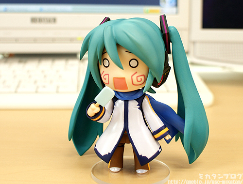 hachune miku, hatsune miku, kaito (vocaloid), nendoroid, vocaloid, lowres, photo (medium), body part swap, chibi, figure, figure (medium), food, ice cream, solo, twintails