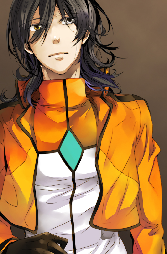 himuka roko, roko (artist), allelujah haptism, gundam, gundam 00, uniform, bad id, bad pixiv id, 00s, 1boy, arm at side, brown background, brown gloves, closed mouth, cropped jacket, expressionless, eyes visible through hair, gloves, grey eyes, hair between eyes, heterochromia, jacket, long hair, long sleeves, looking at viewer, male focus, open clothes, open jacket, orange jacket, simple background, solo, upper body, yellow eyes