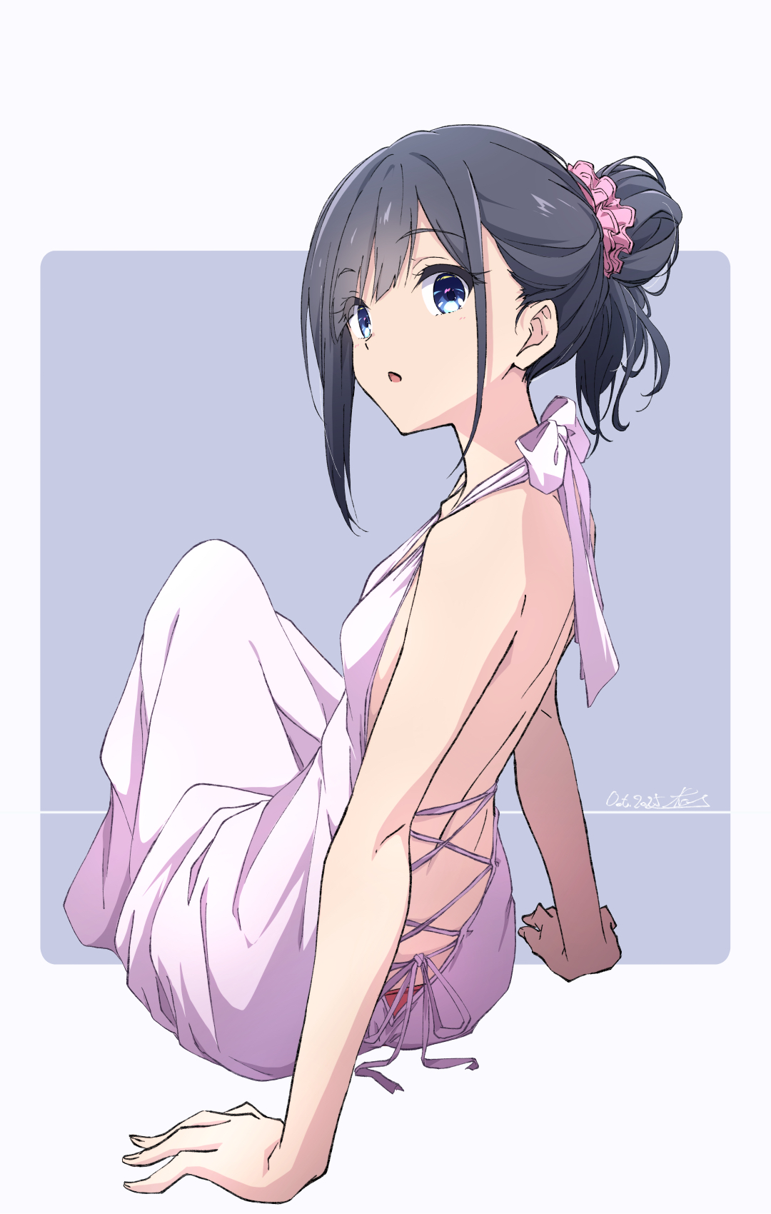 nii manabu, monai-chan (nii manabu), original, highres, 1girl, backless dress, backless outfit, bare back, black hair, blue eyes, dated, dress, folded ponytail, grey background, hair ornament, hair scrunchie, looking at viewer, open mouth, pink dress, pink scrunchie, scrunchie, short hair, signature, sitting, sleeveless, sleeveless dress, solo, two-tone background