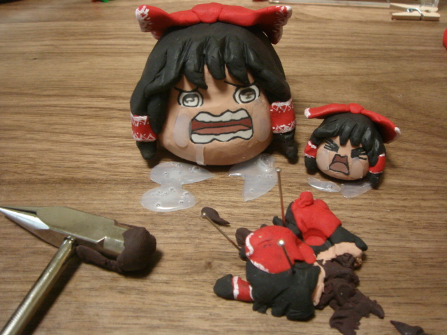nendoroaki, hakurei reimu, yukkuri reimu, touhou, photo (medium), clay, death, guro, hammer, koyukkuri, pin, red bean paste, tears, yukkuri shiteitte ne