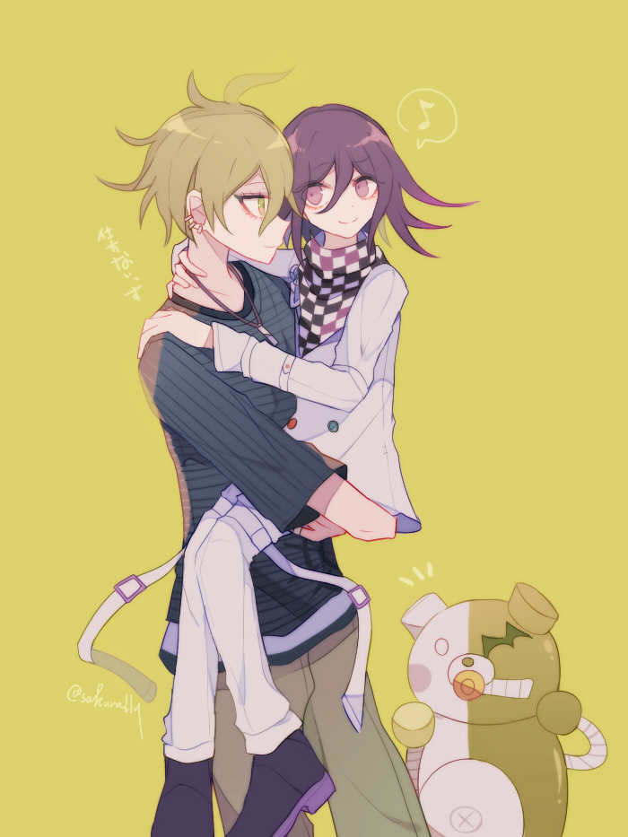 sakura (fein5862817), amami rantaro, monodam, oma kokichi, danganronpa (series), danganronpa v3: killing harmony, 2boys, aegyo sal, antenna hair, arm belt, arms around neck, belt, belt buckle, black scarf, black shoes, blue shirt, brown pants, buckle, carrying, carrying person, checkered clothes, checkered scarf, closed mouth, cowboy shot, denim, dress shoes, ear piercing, eyelashes, full body, green background, green eyes, green hair, hair between eyes, hand on another's neck, hand on another's shoulder, height difference, jacket, jeans, jewelry, layered sleeves, long hair between eyes, long sleeves, messy hair, multiple boys, multiple piercings, musical note, notice lines, open belt, pants, pendant, piercing, purple eyes, purple hair, robot, scarf, shirt, shoes, short hair, short sleeves, simple background, smile, speech bubble, spoken musical note, striped clothes, striped shirt, thigh belt, thigh strap, twitter username, two-tone scarf, undershirt, vertical-striped sleeves, white belt, white jacket, white scarf
